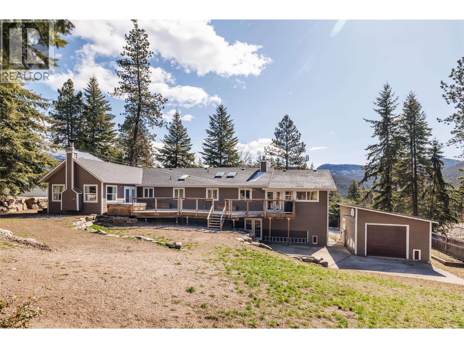 7992 Falcon Ridge Crescent
