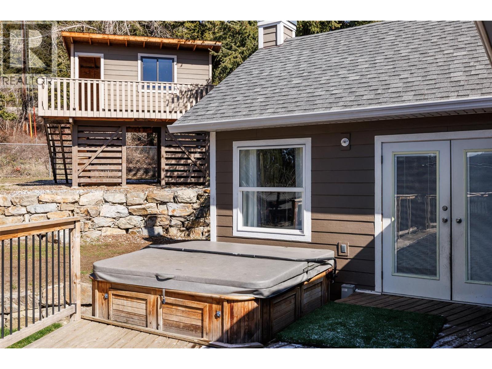 7992 Falcon Ridge Crescent
