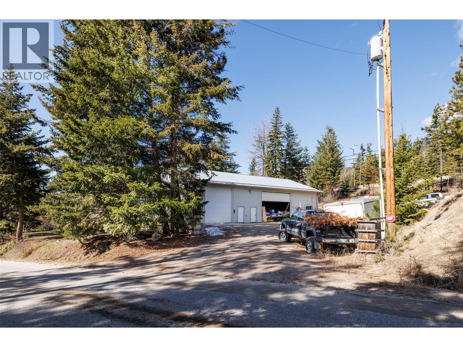 7992 Falcon Ridge Crescent