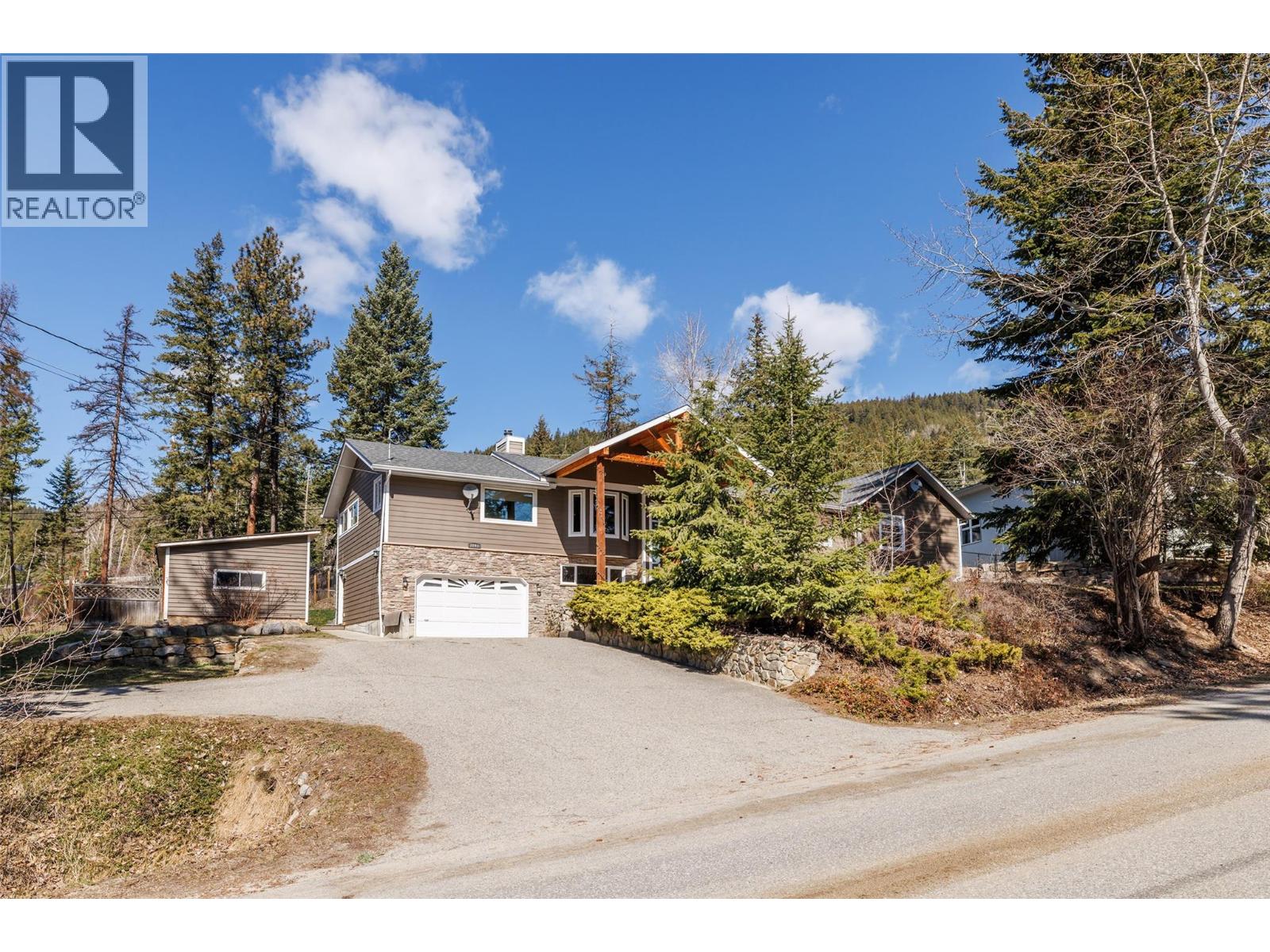 7992 Falcon Ridge Crescent
