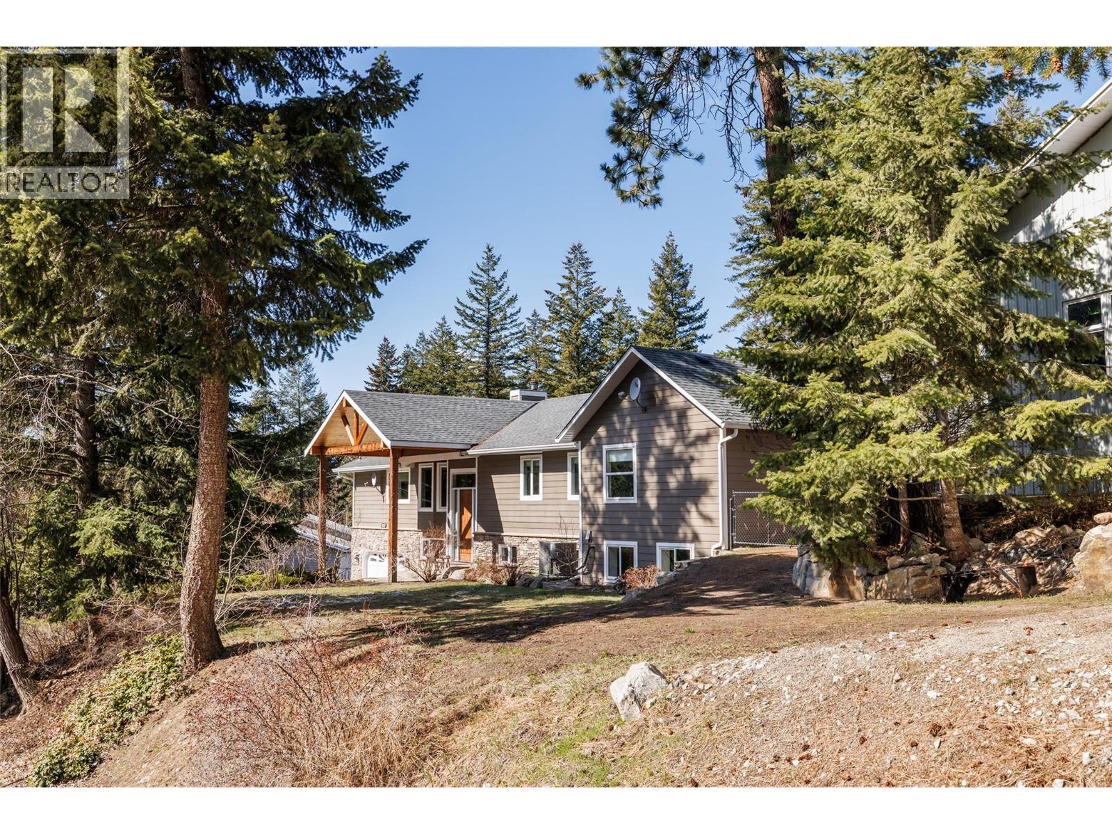 7992 Falcon Ridge Crescent