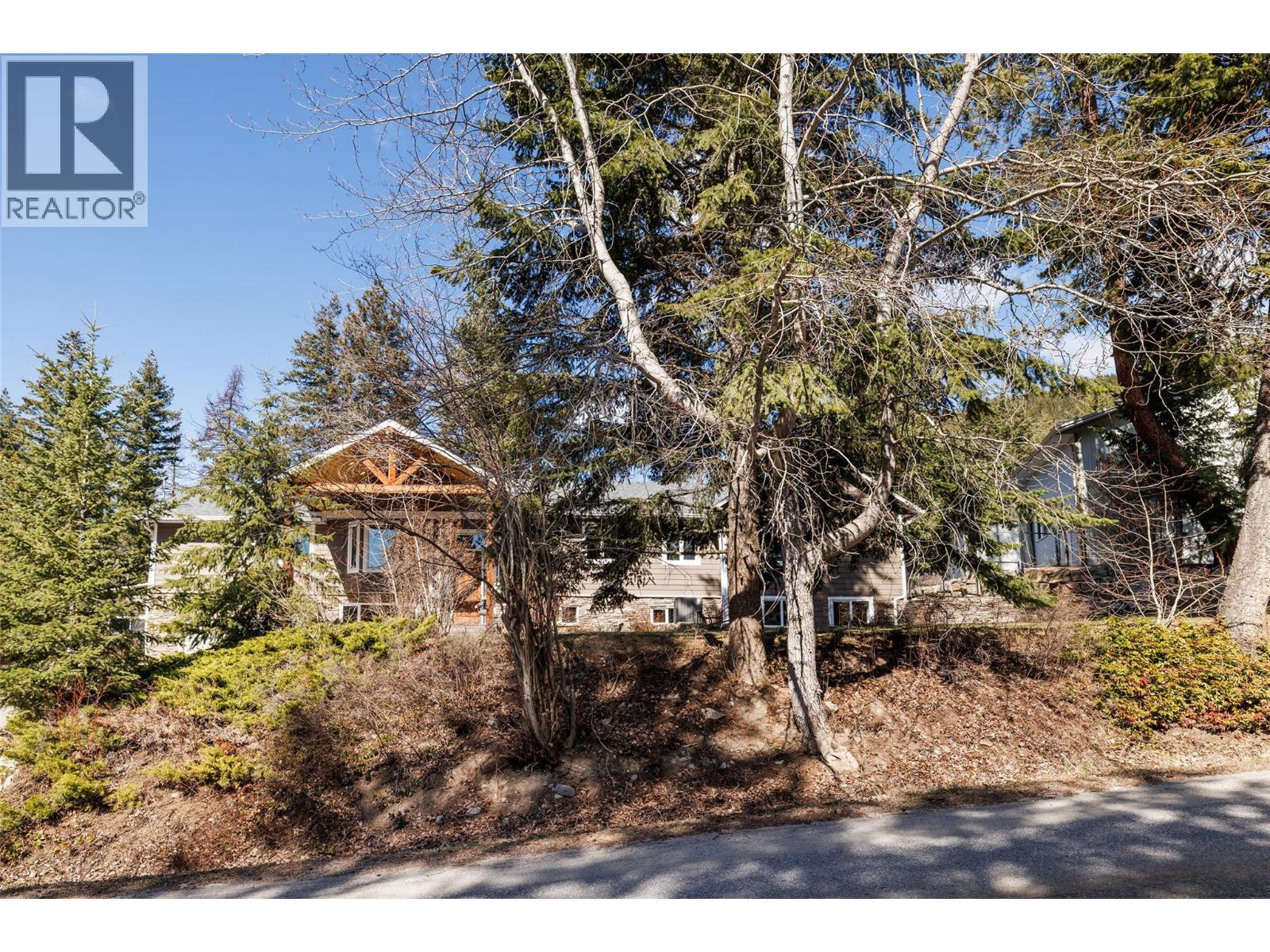 7992 Falcon Ridge Crescent