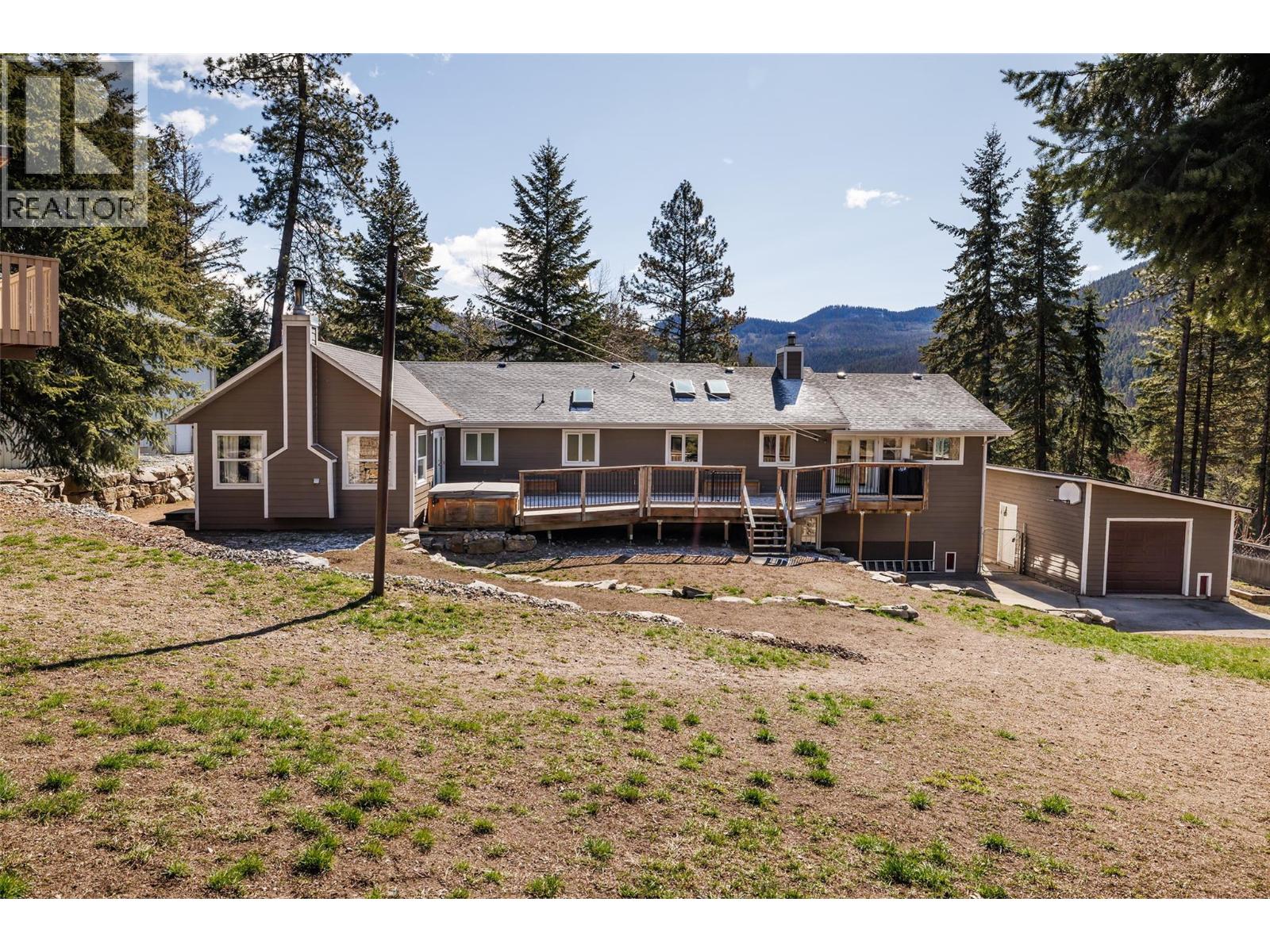 7992 Falcon Ridge Crescent