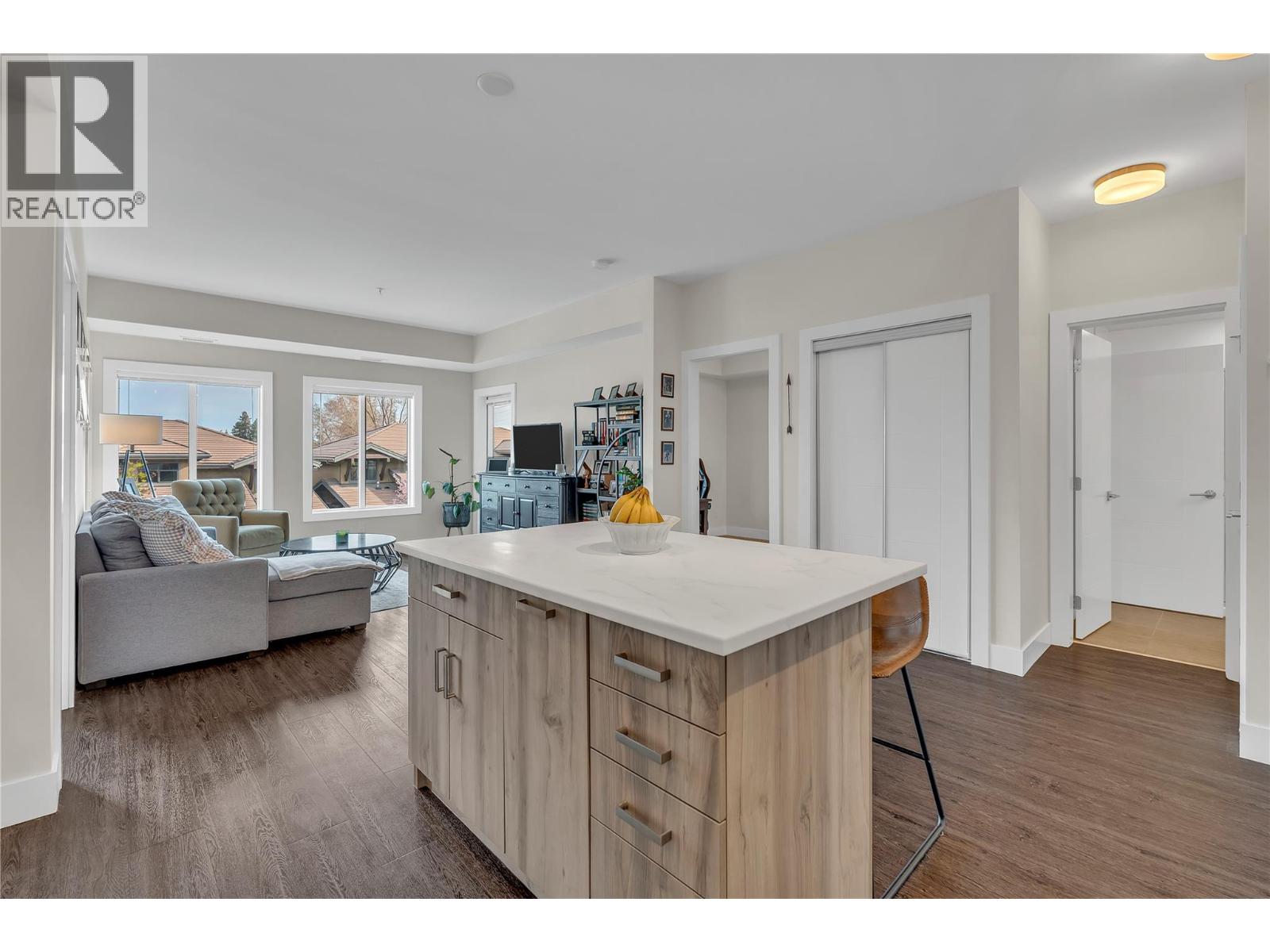4380 Lakeshore Road Unit# 210
