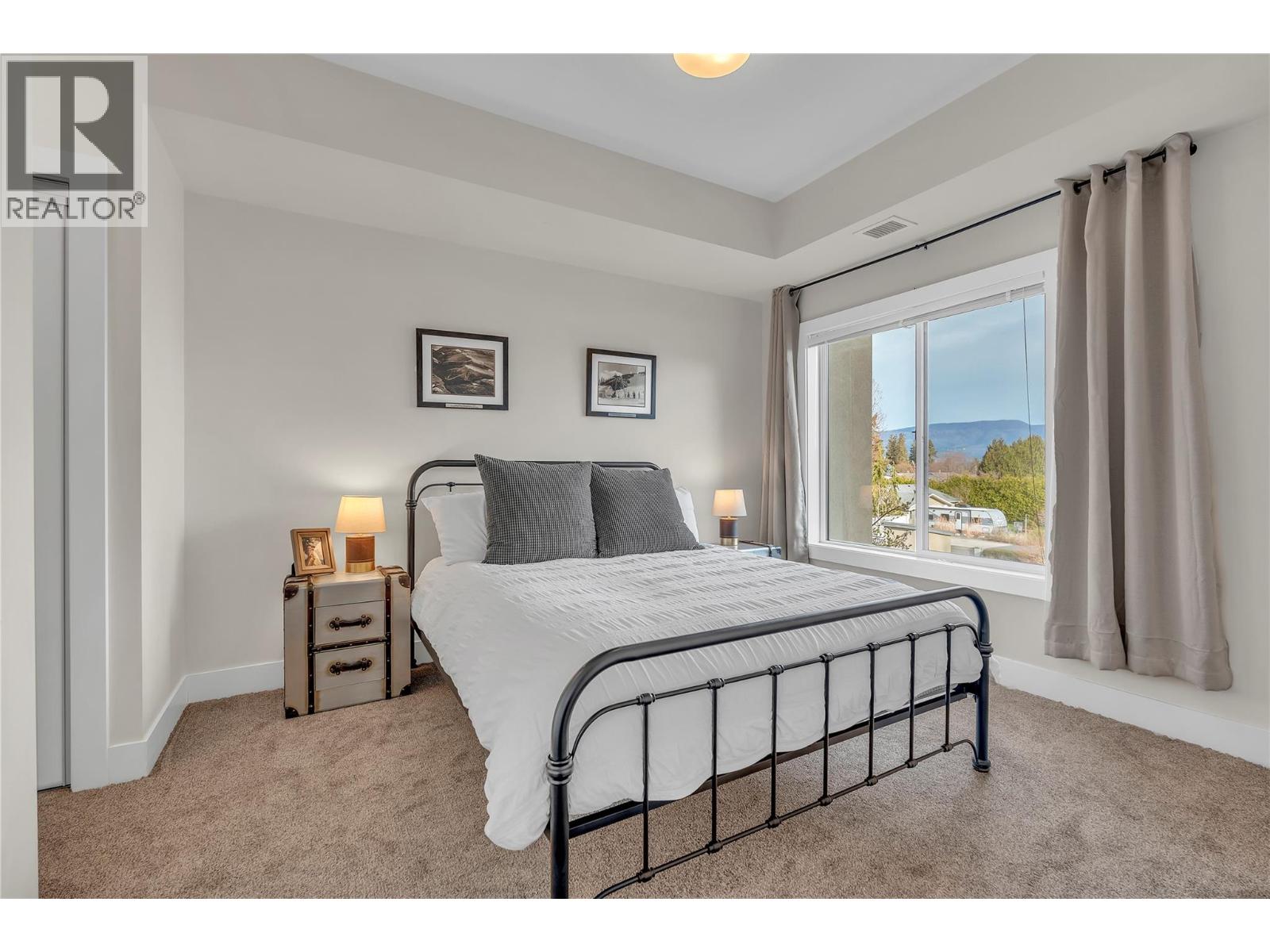 4380 Lakeshore Road Unit# 210