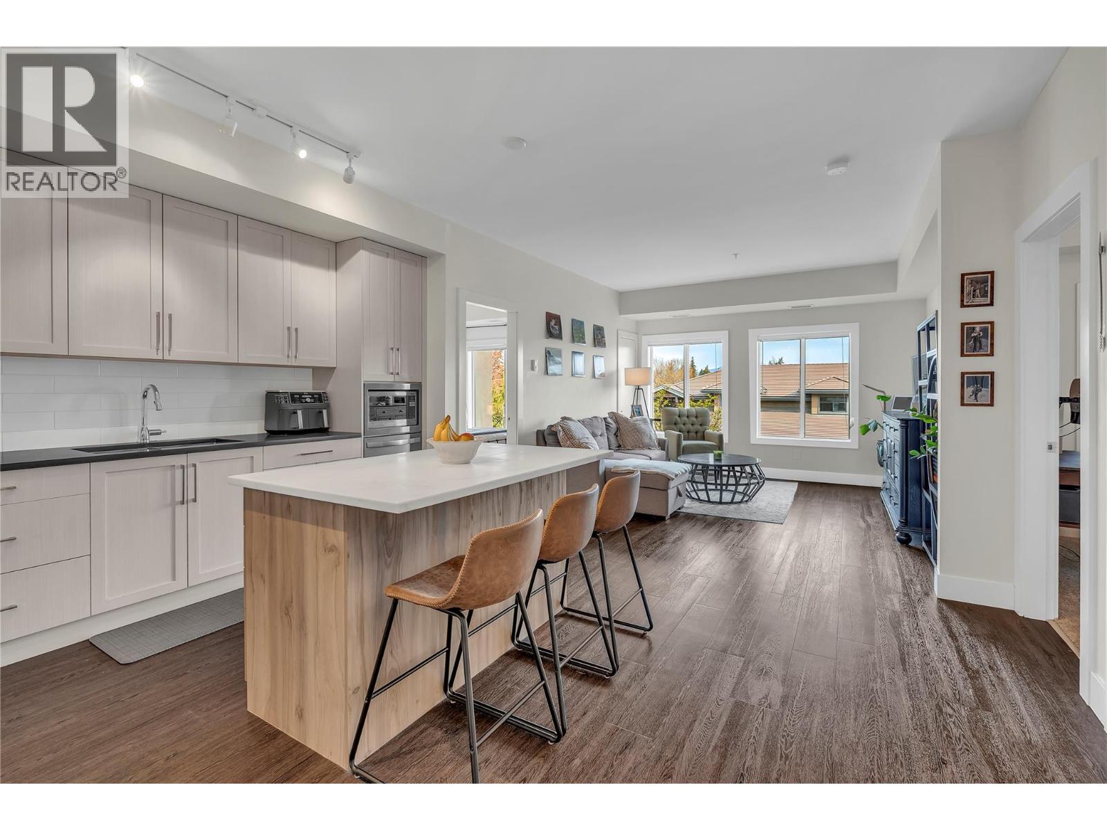 4380 Lakeshore Road Unit# 210