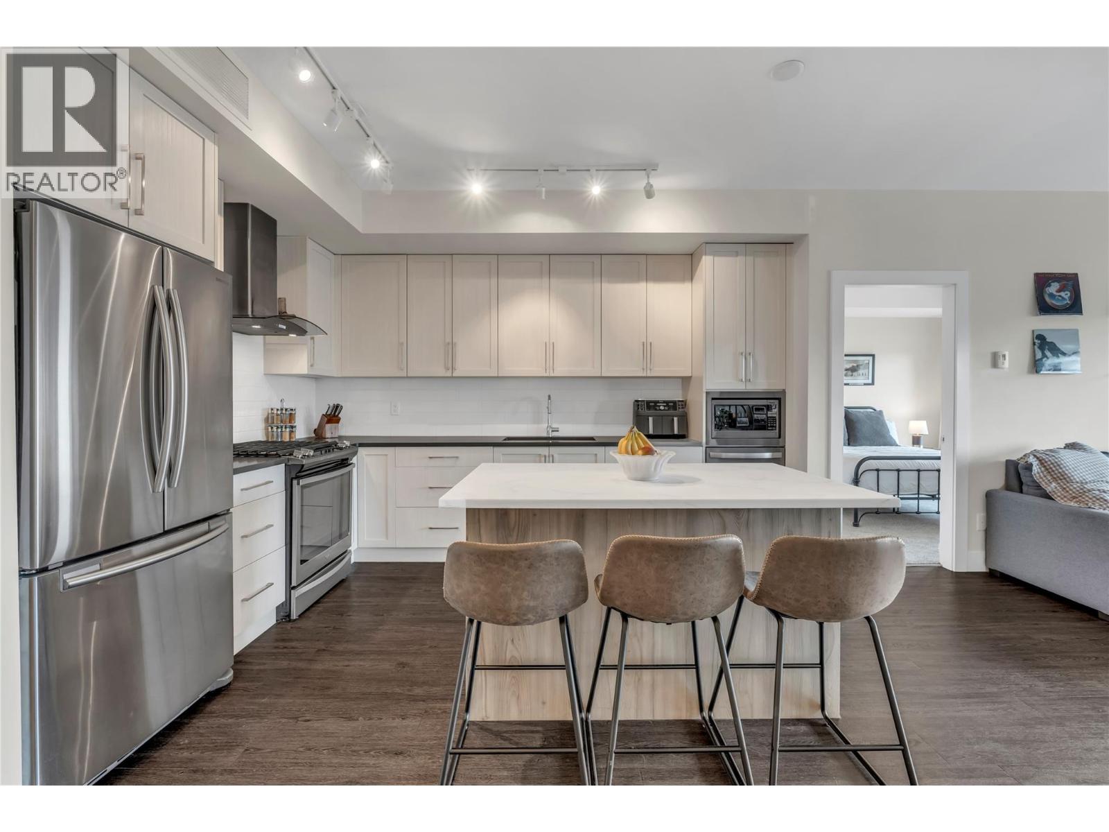4380 Lakeshore Road Unit# 210