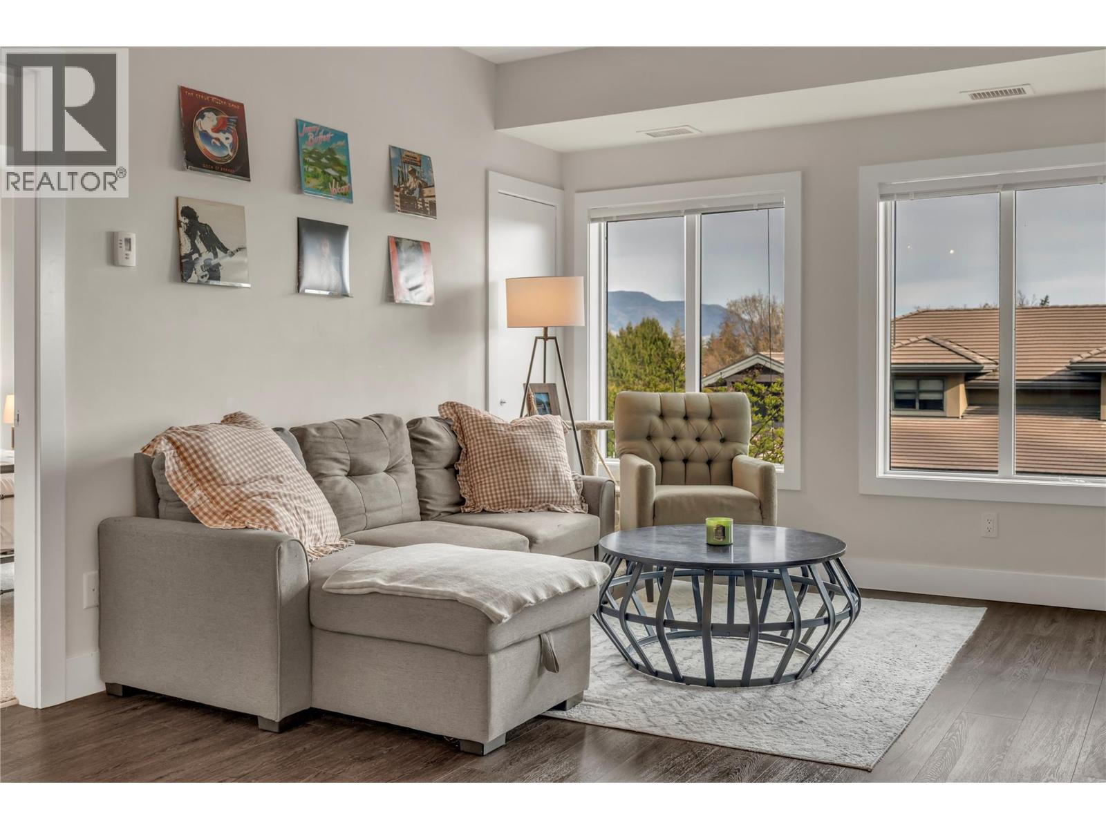 4380 Lakeshore Road Unit# 210