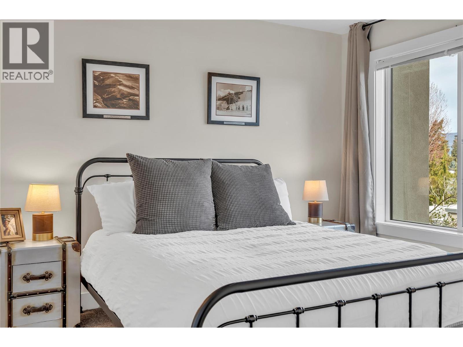 4380 Lakeshore Road Unit# 210