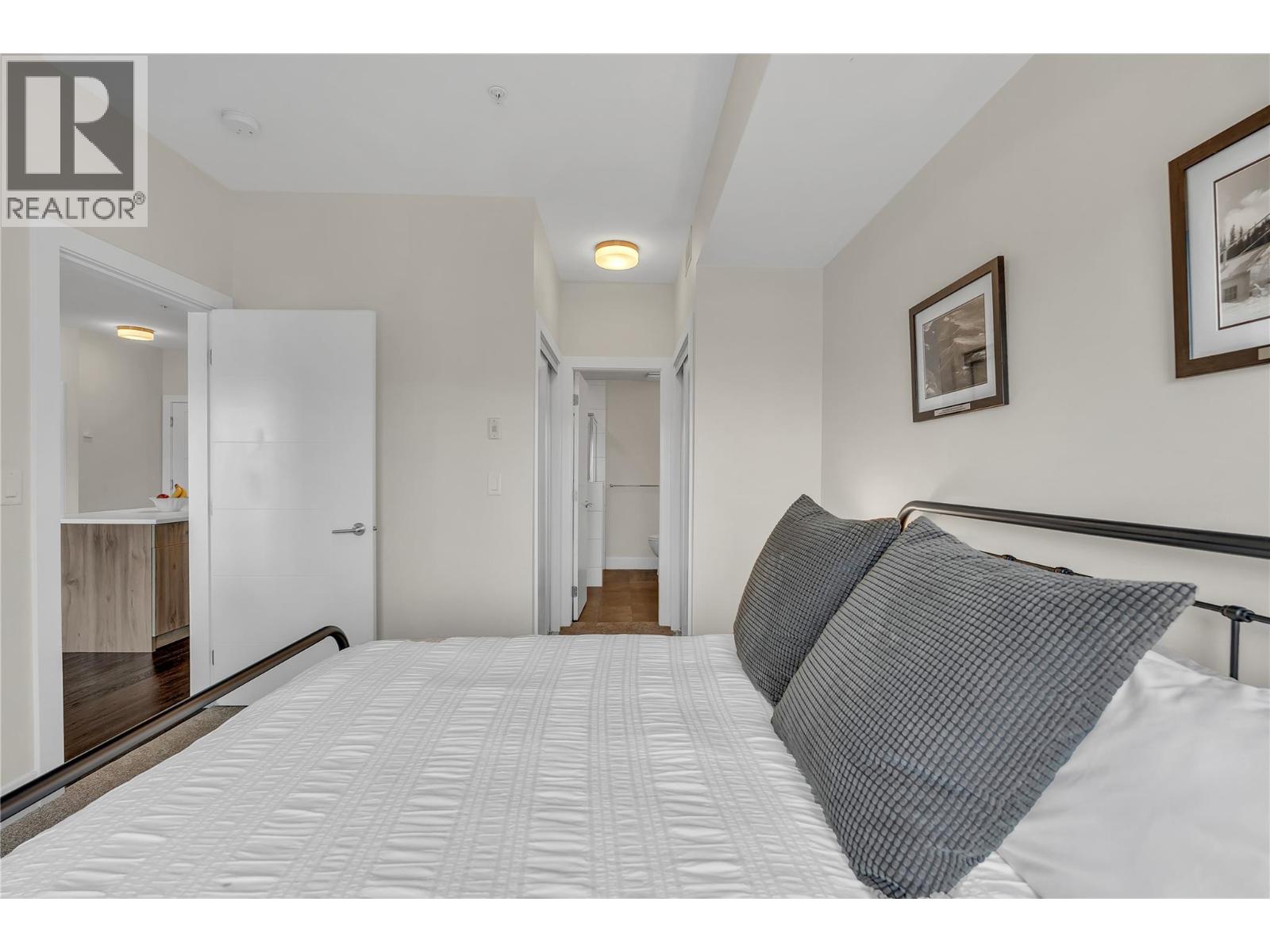 4380 Lakeshore Road Unit# 210