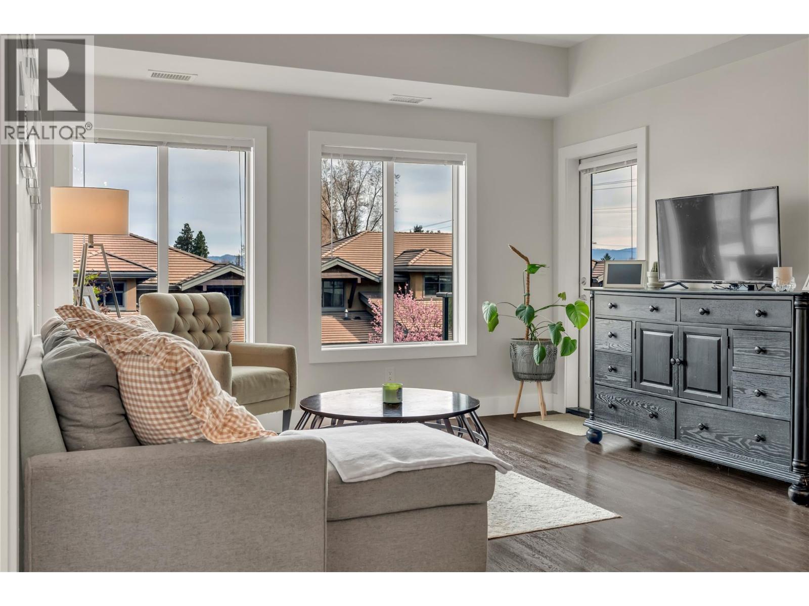 4380 Lakeshore Road Unit# 210