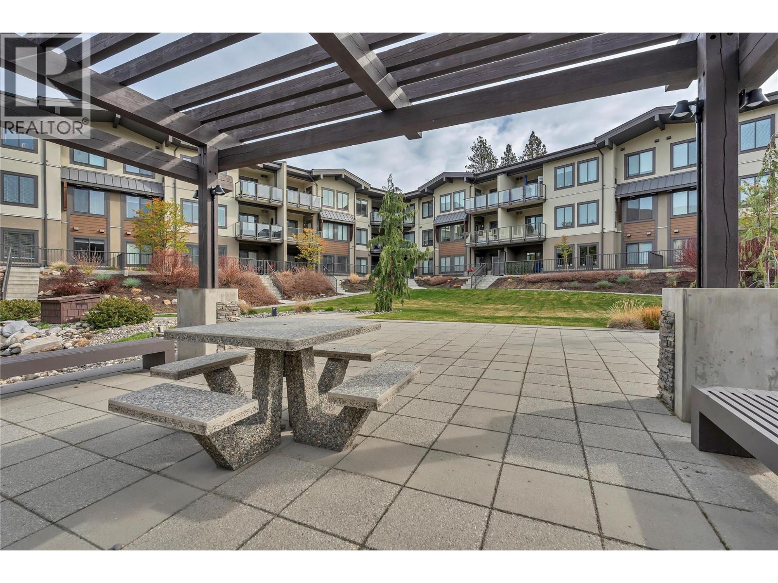 4380 Lakeshore Road Unit# 210