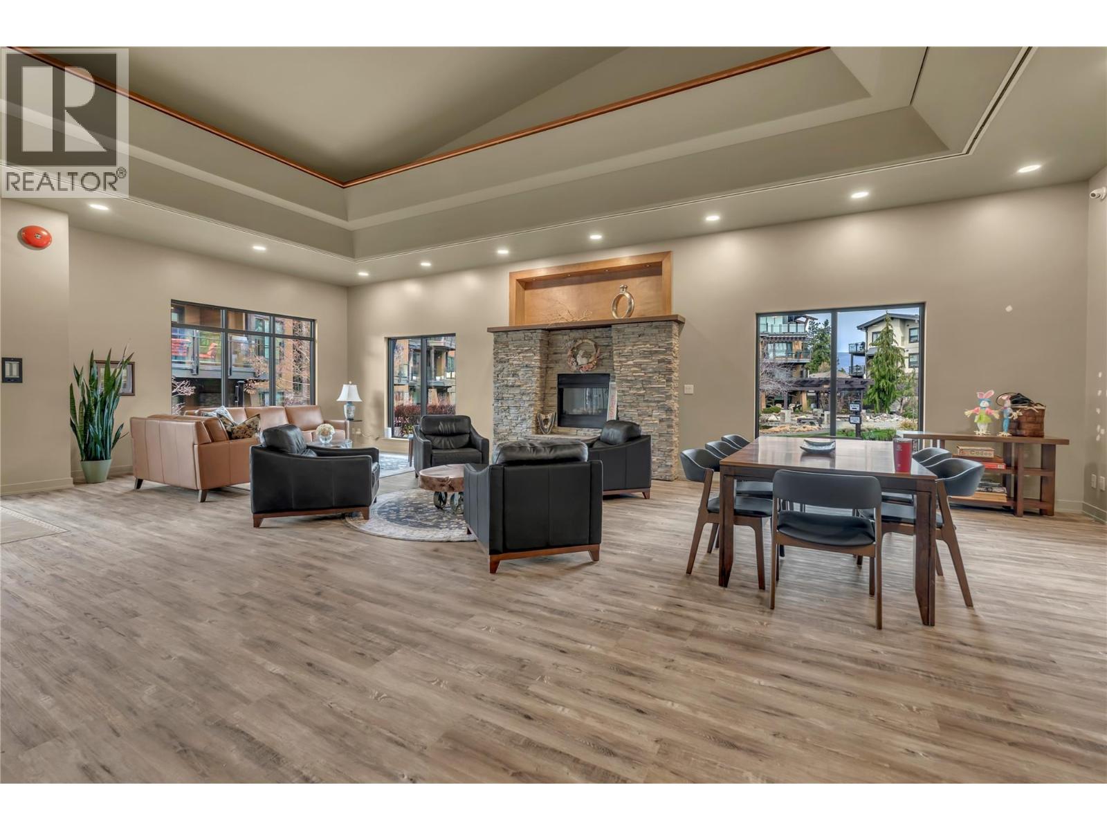 4380 Lakeshore Road Unit# 210