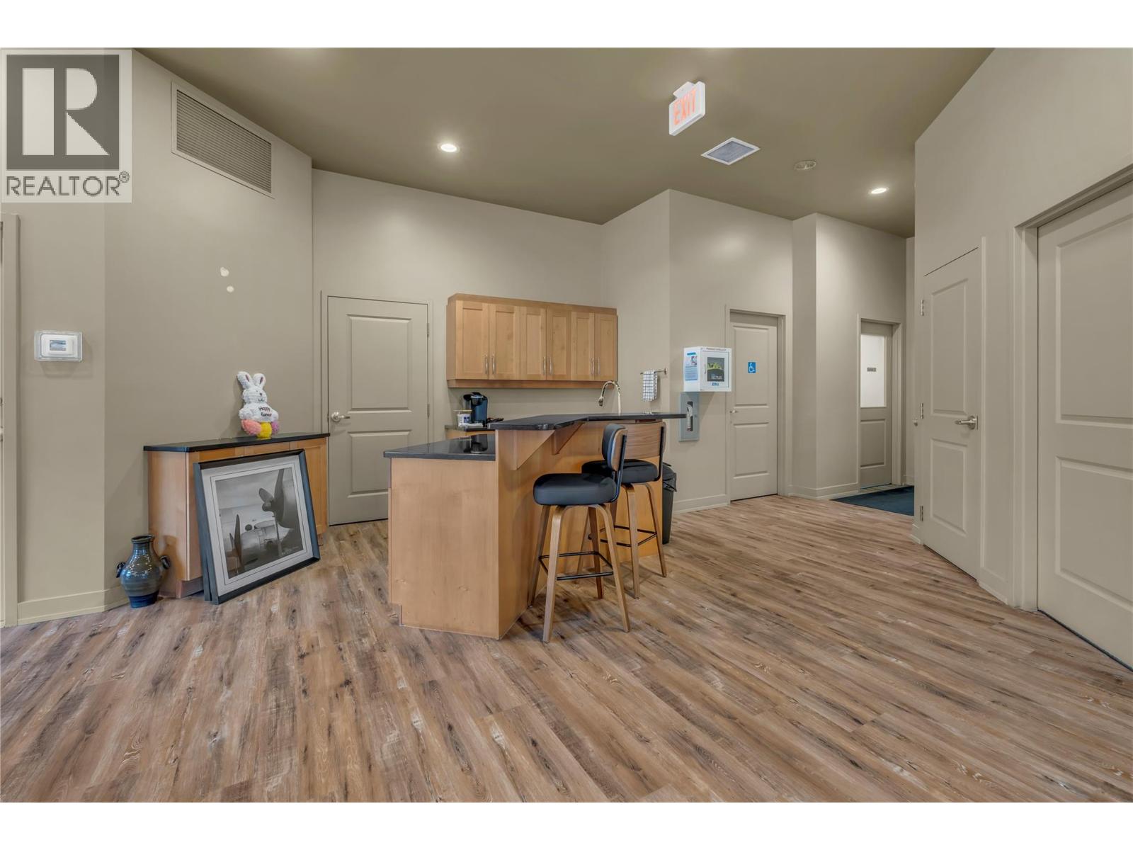 4380 Lakeshore Road Unit# 210