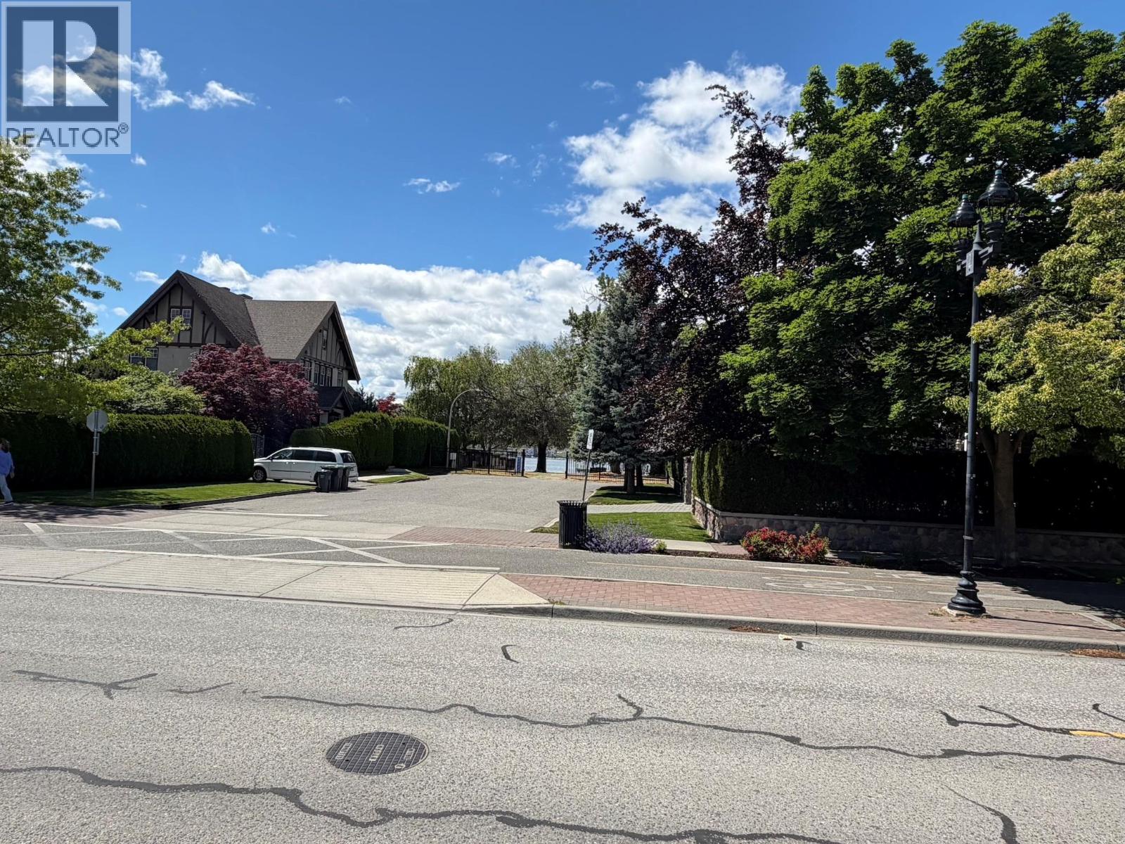 2041 Abbott Street