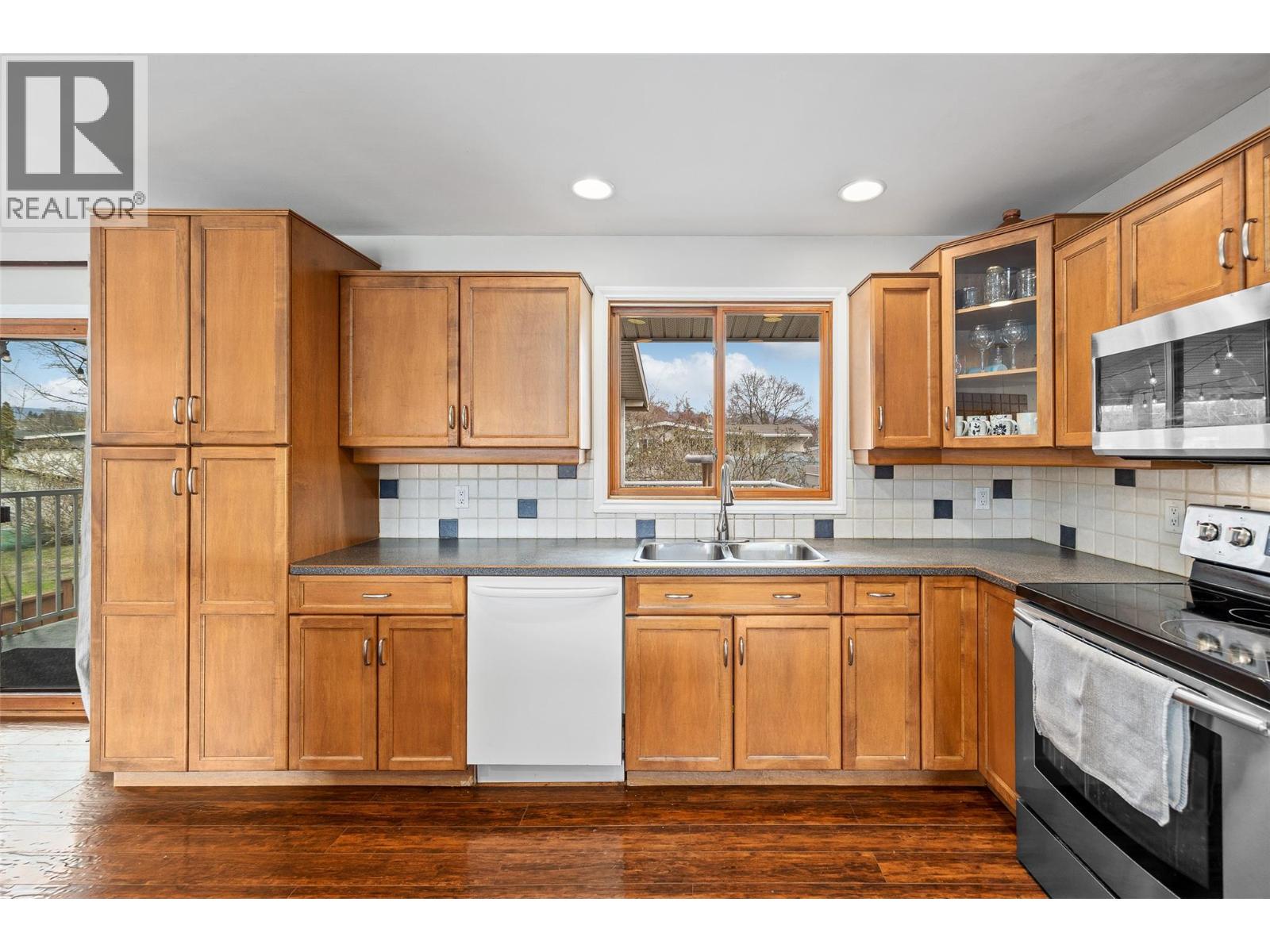 1394 Lombardy Square