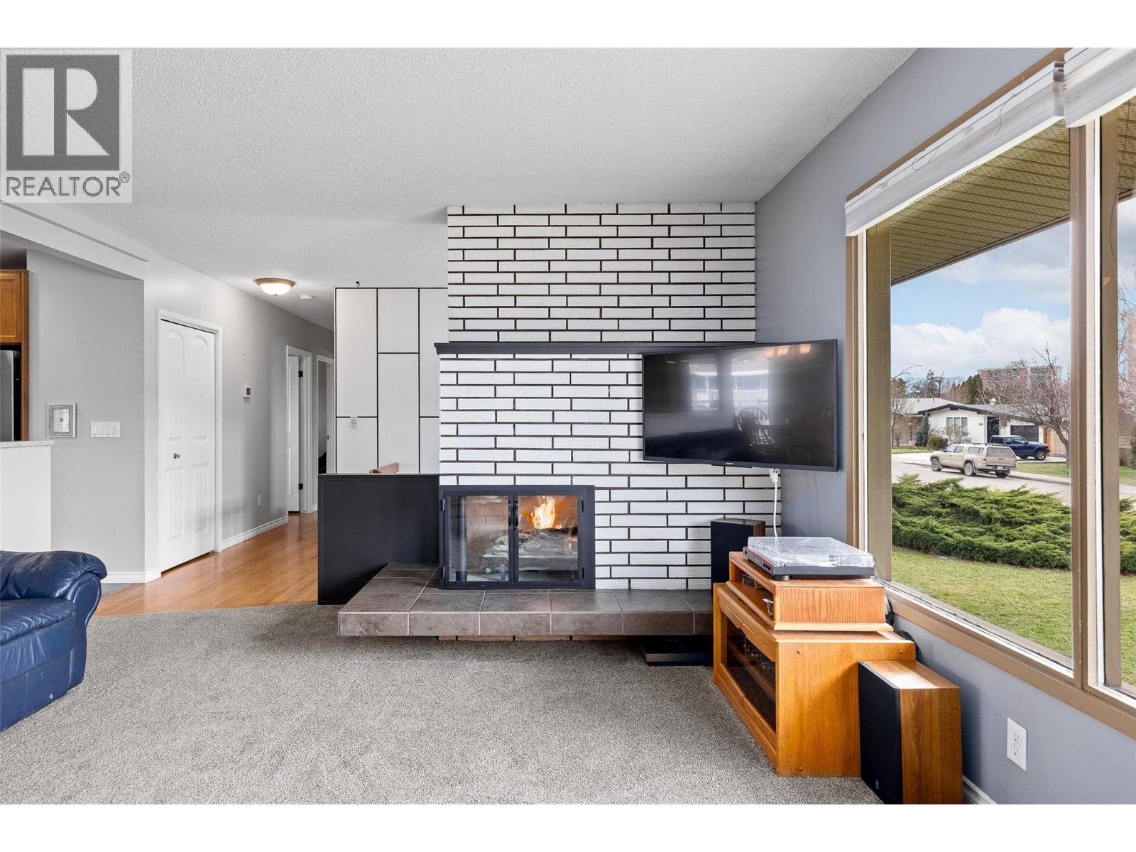 1394 Lombardy Square