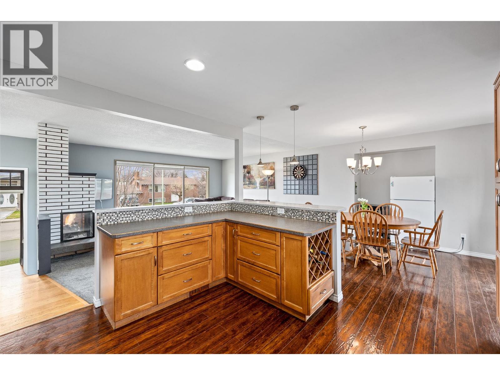 1394 Lombardy Square
