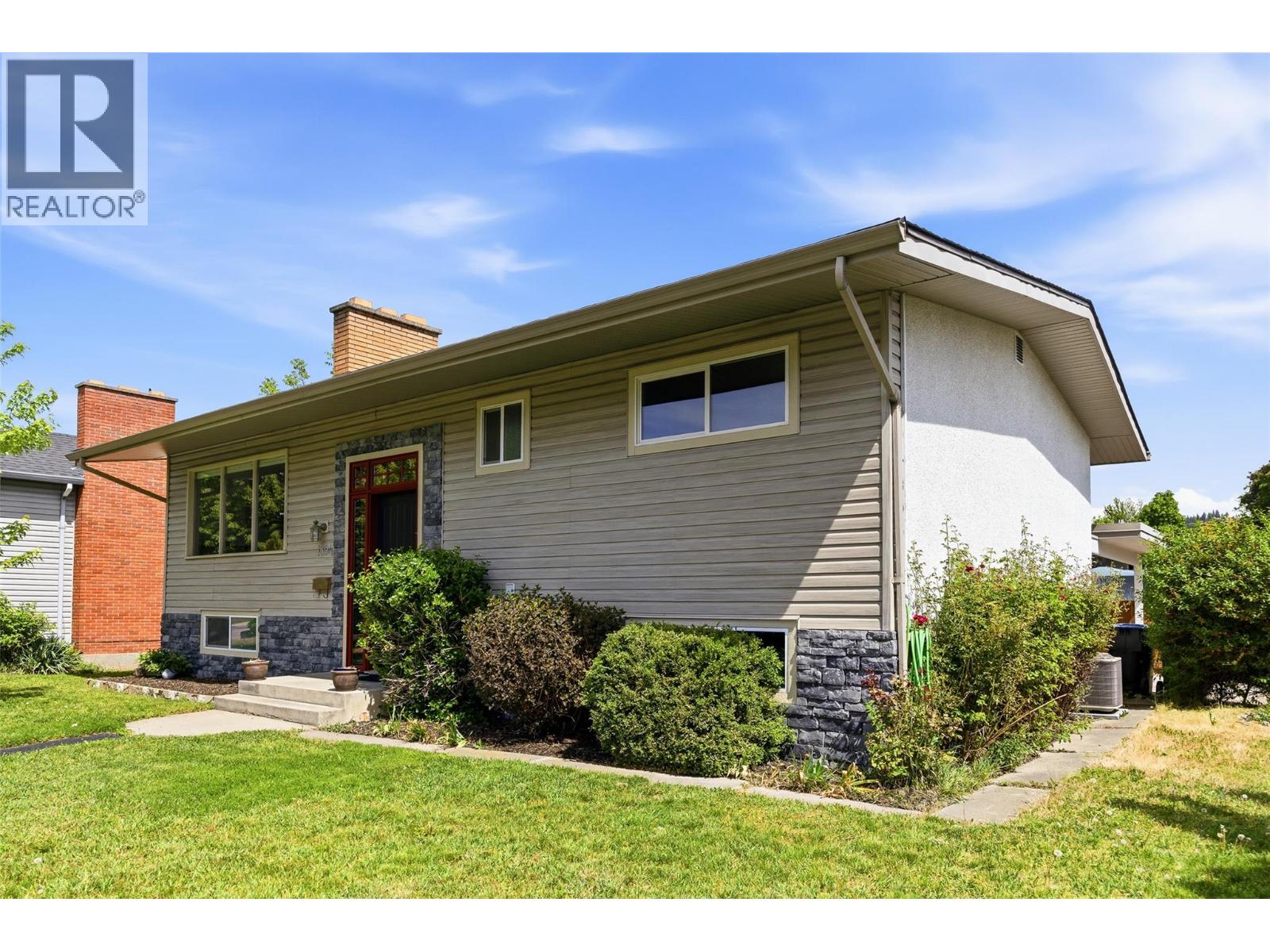 1394 Lombardy Square