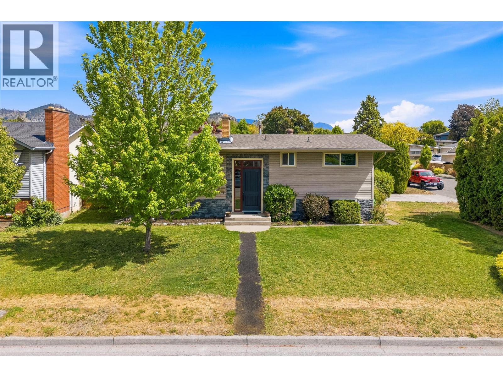 1394 Lombardy Square