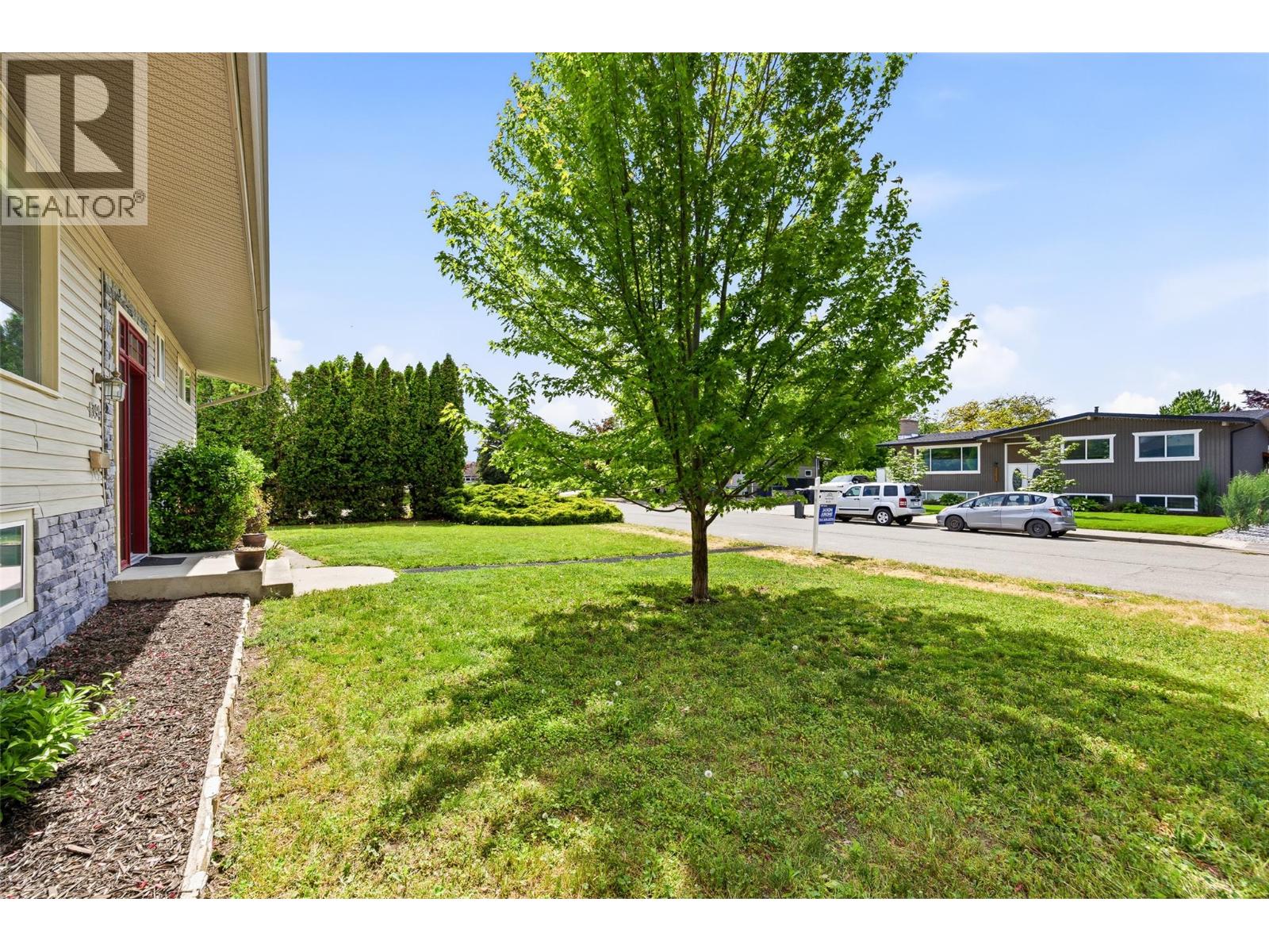 1394 Lombardy Square