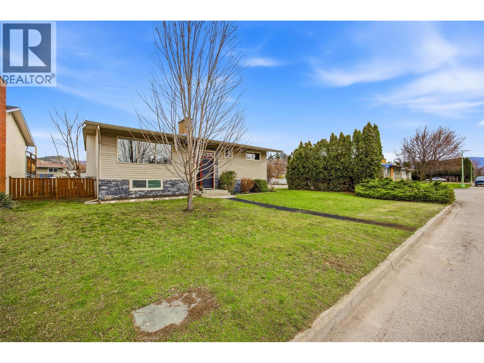 1394 Lombardy Square