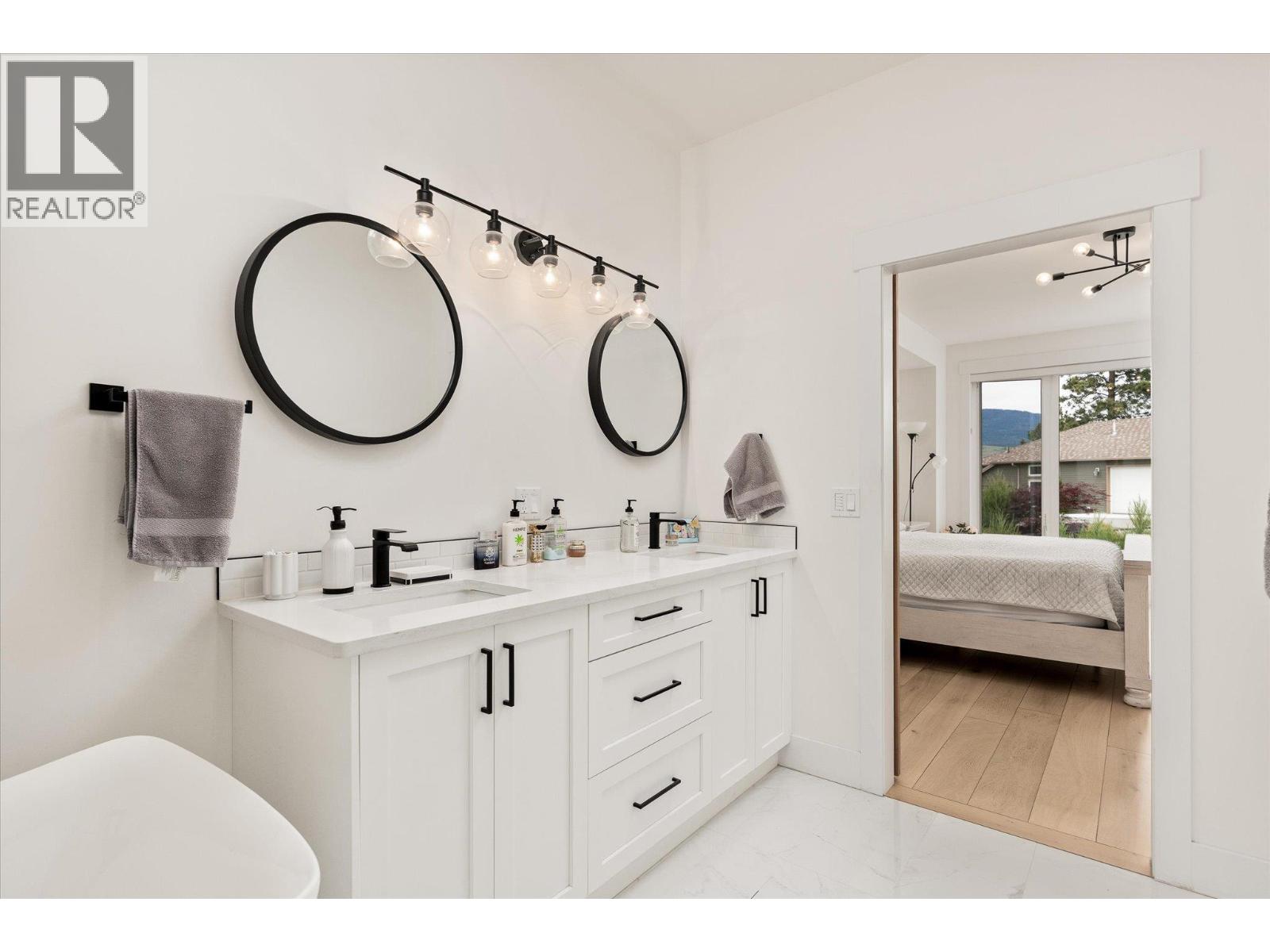 10285 Beacon Hill Drive