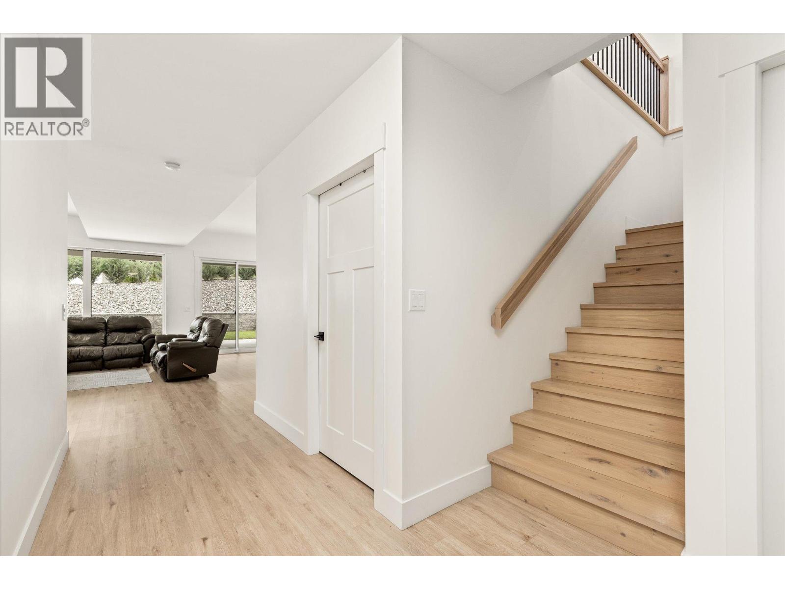10285 Beacon Hill Drive