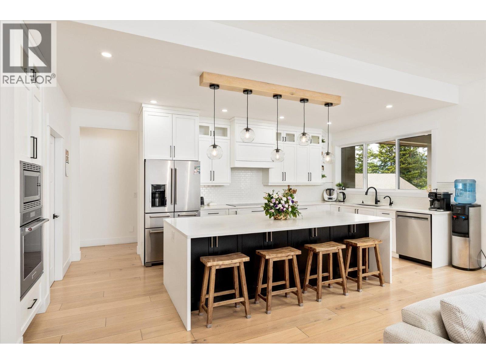 10285 Beacon Hill Drive