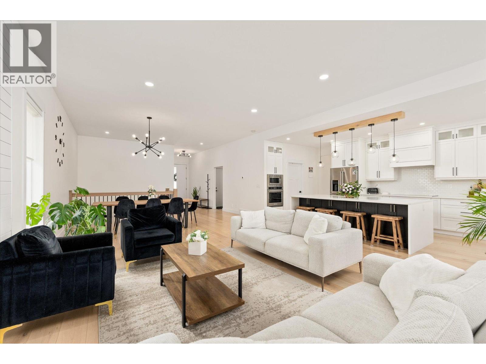 10285 Beacon Hill Drive