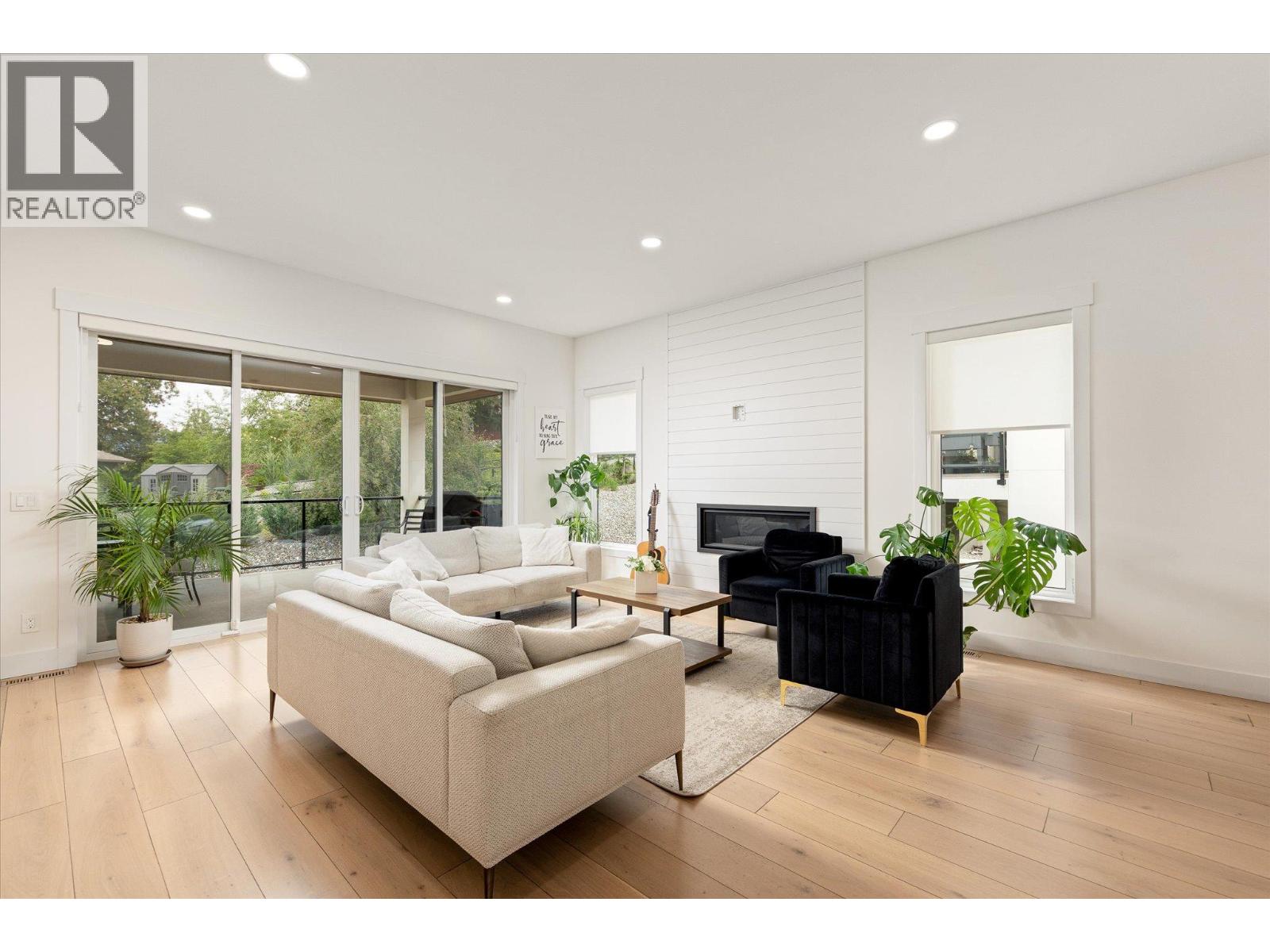 10285 Beacon Hill Drive