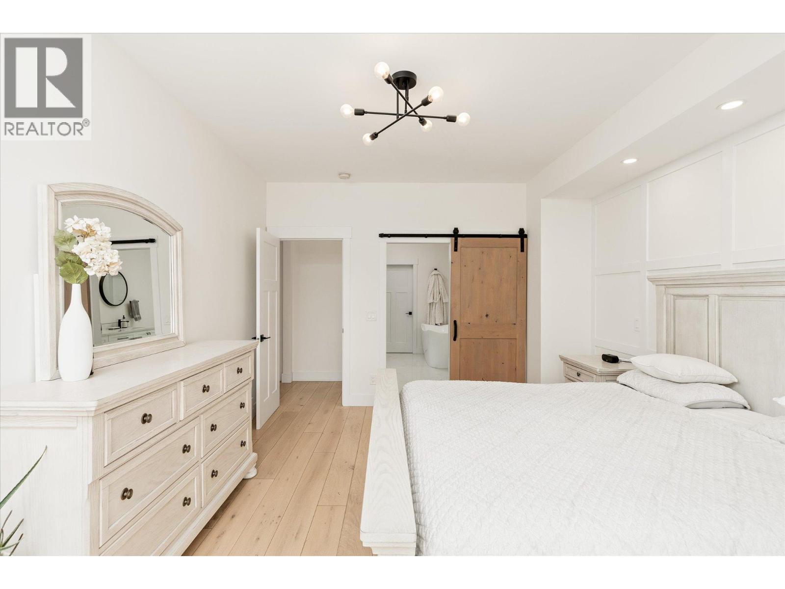 10285 Beacon Hill Drive
