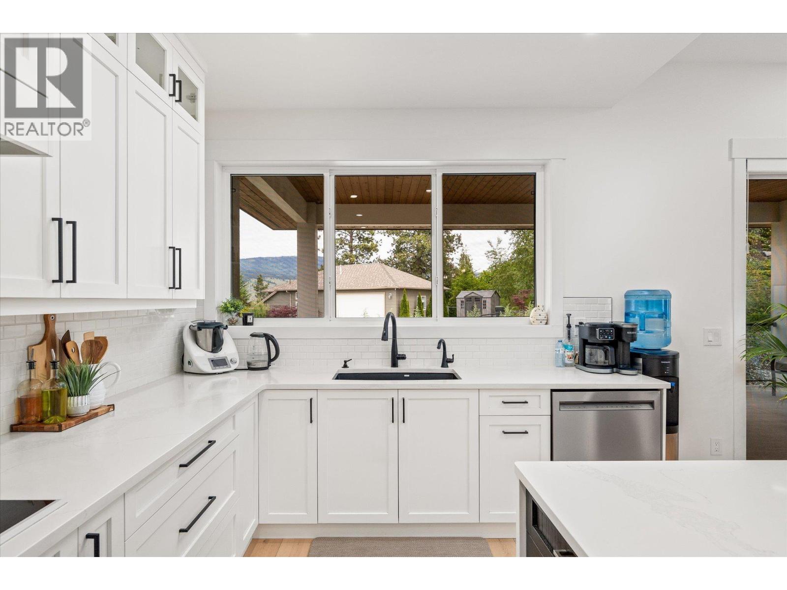 10285 Beacon Hill Drive