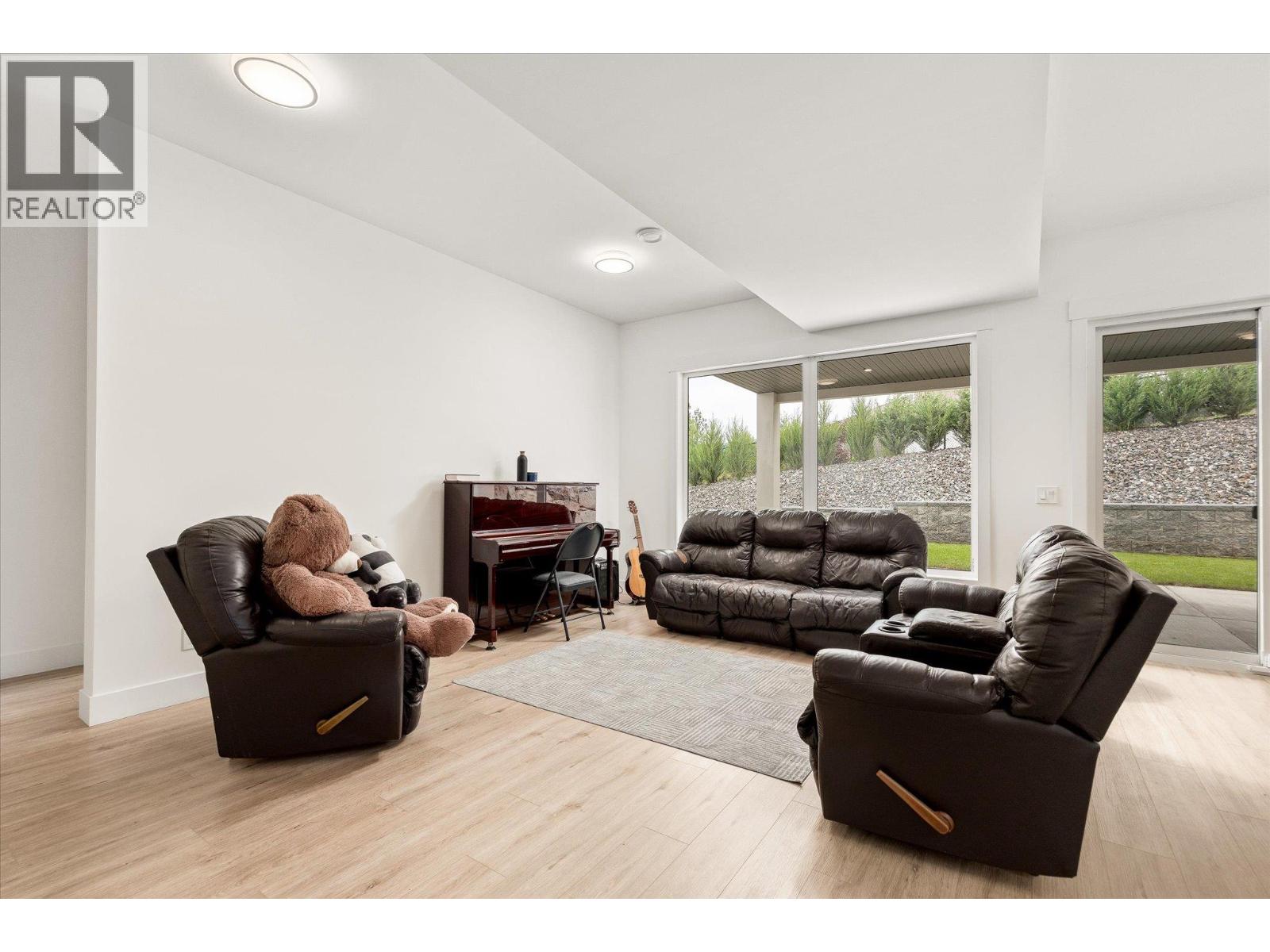 10285 Beacon Hill Drive