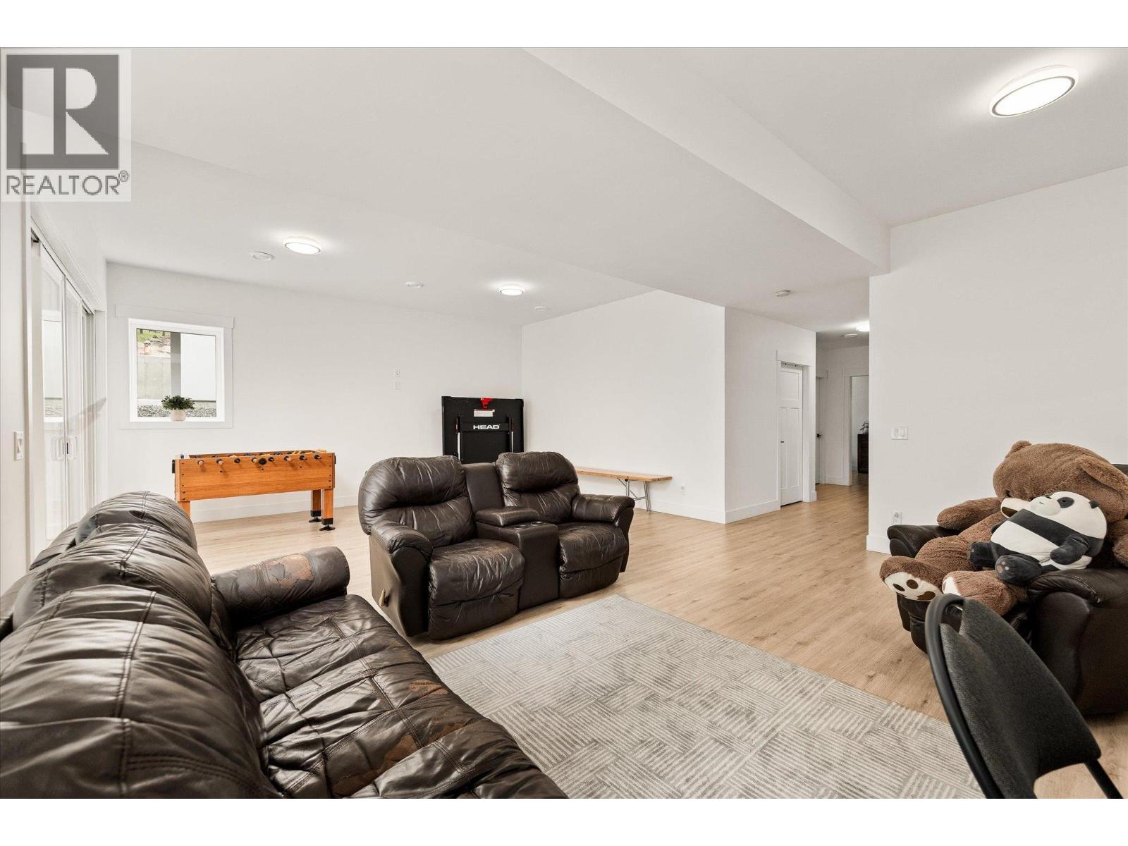10285 Beacon Hill Drive