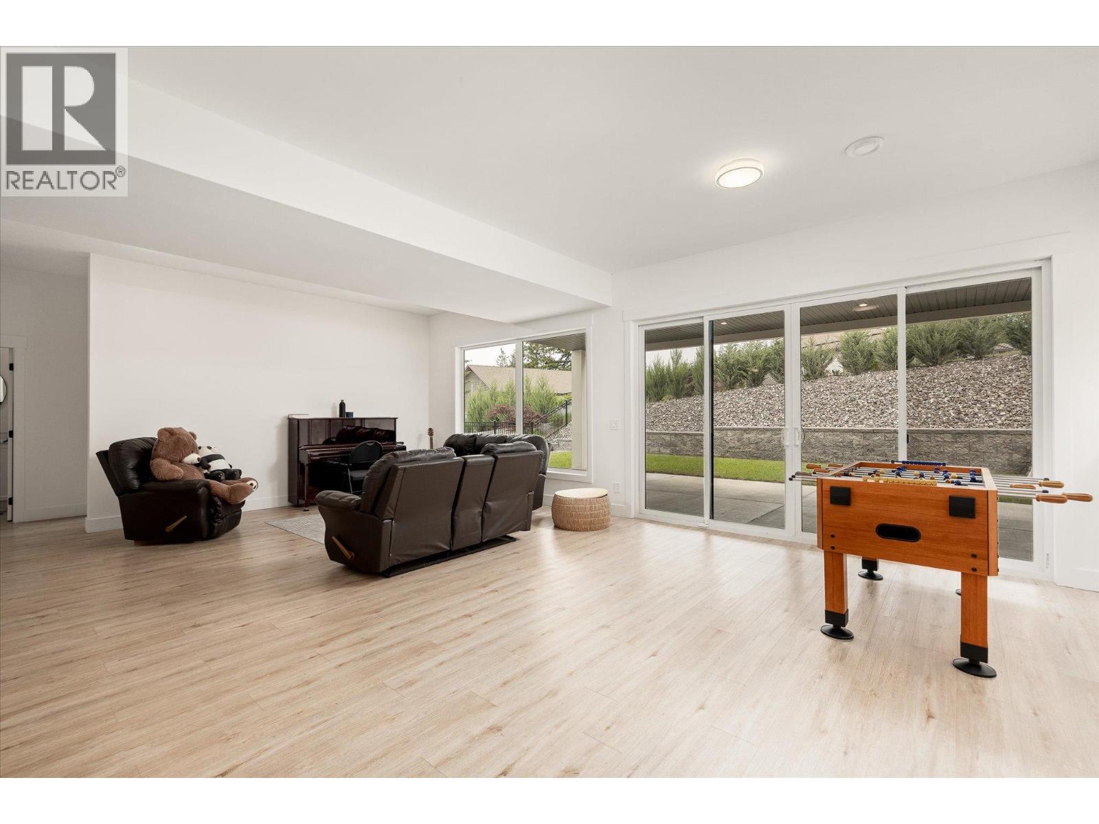 10285 Beacon Hill Drive