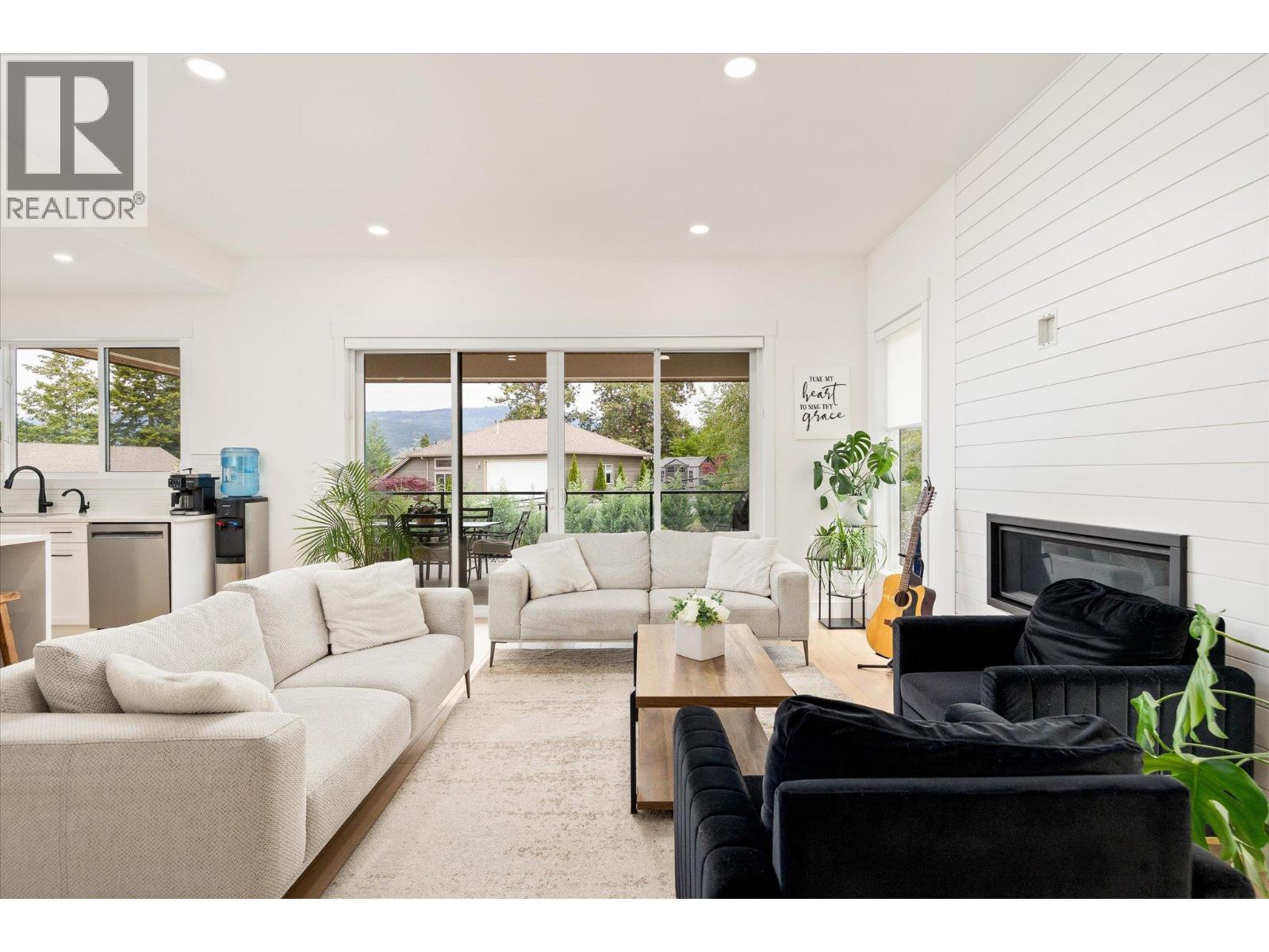 10285 Beacon Hill Drive