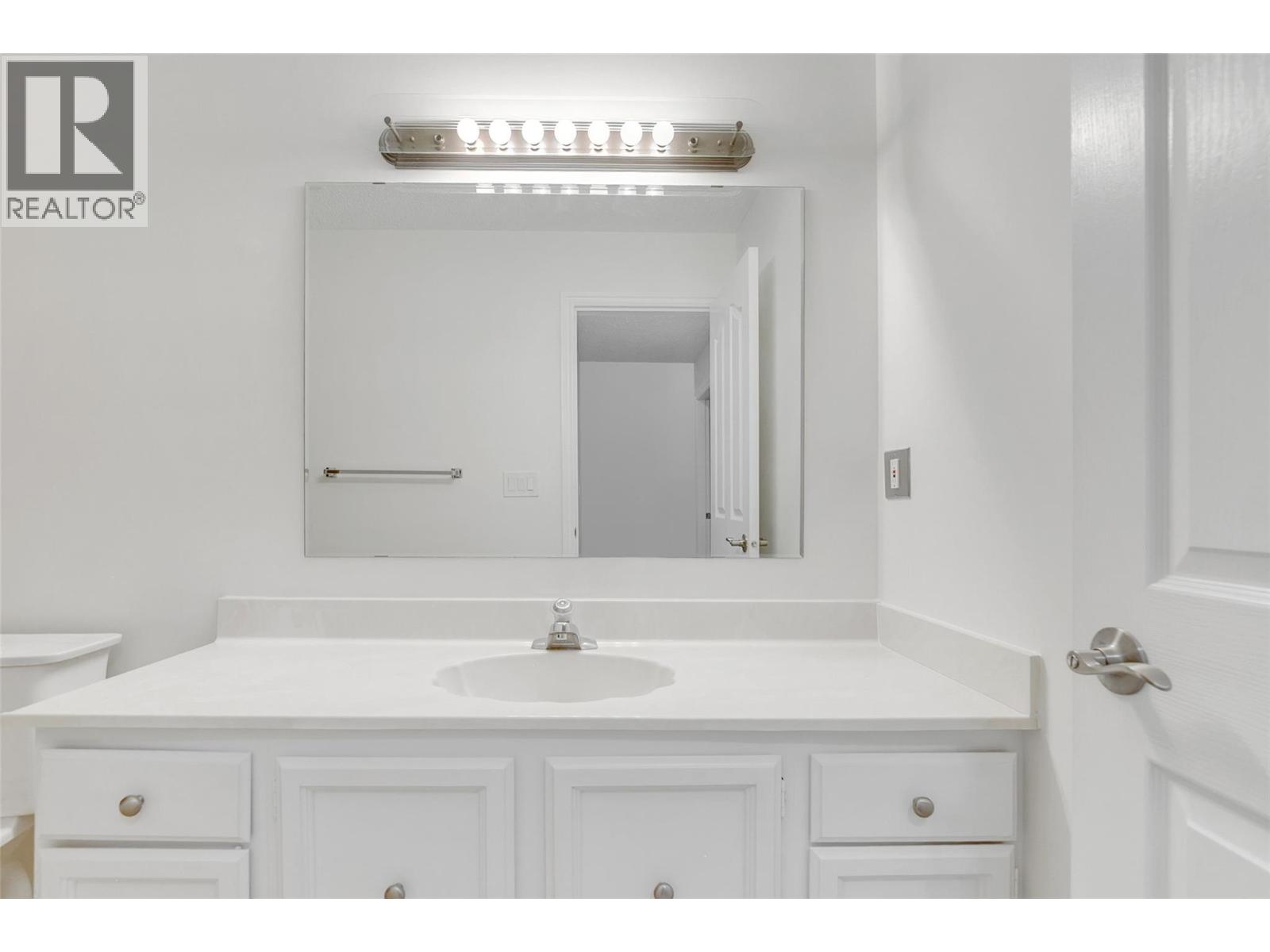 983 Bernard Avenue Unit# 206