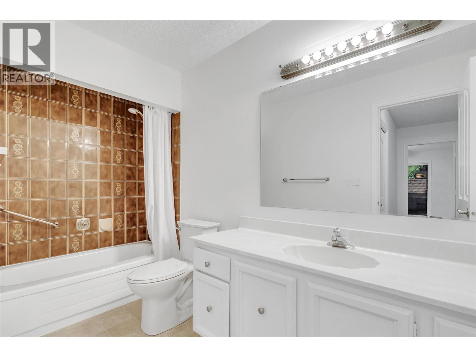 983 Bernard Avenue Unit# 206