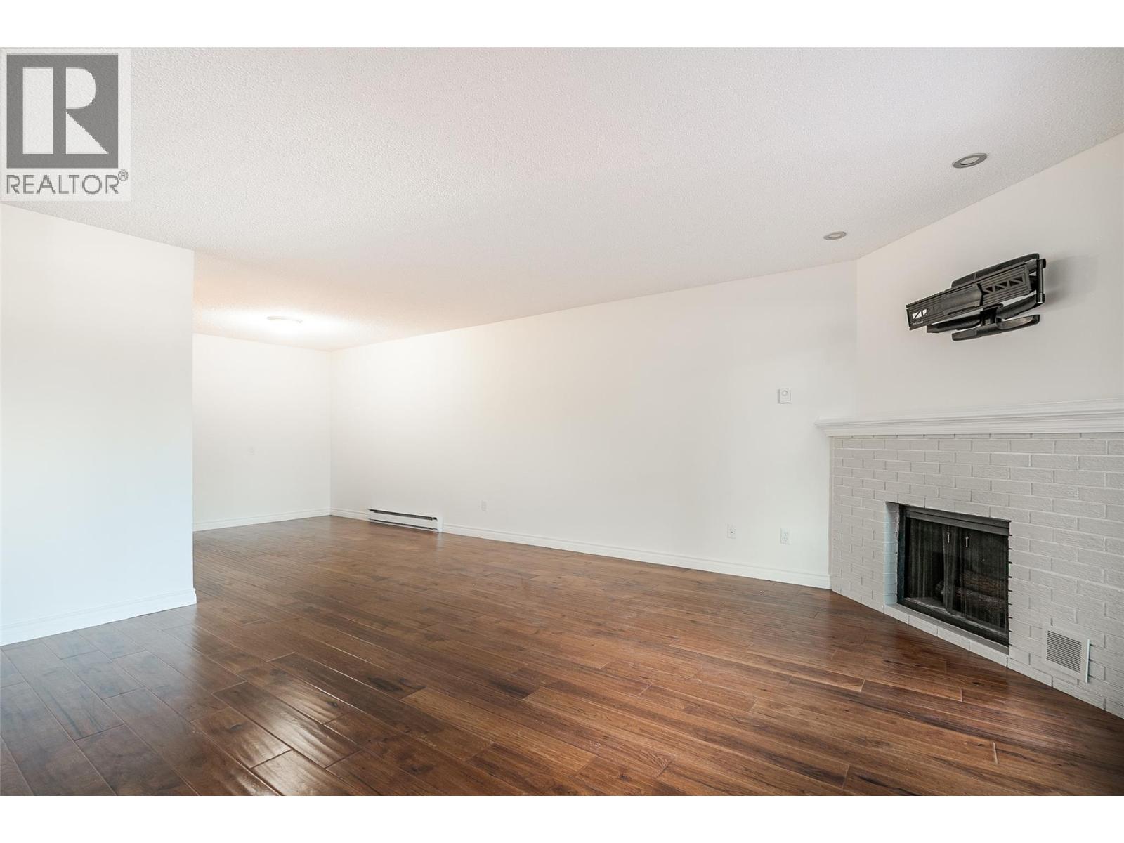 983 Bernard Avenue Unit# 206