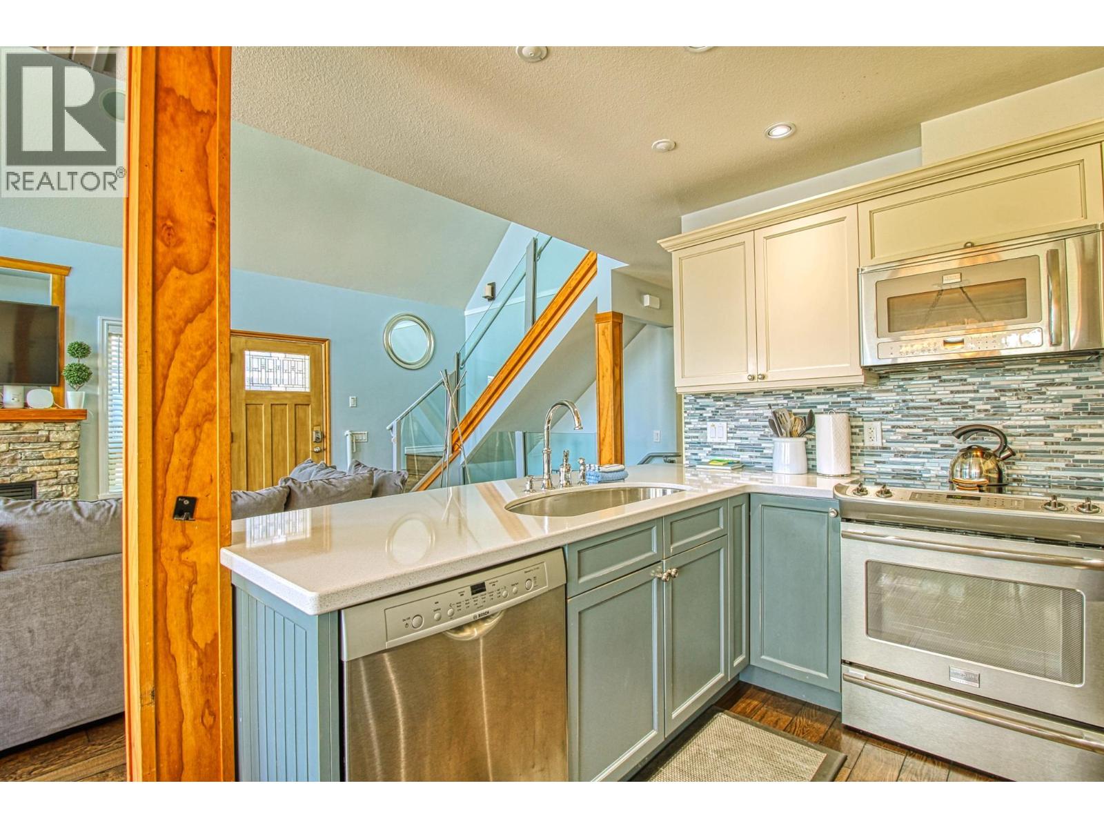 7001 Barcelona Drive Unit# 33