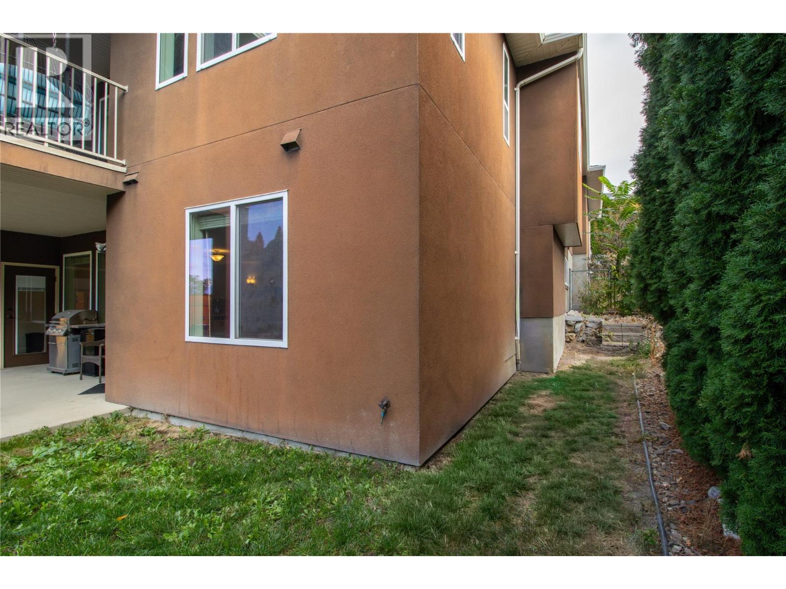 1084 Hume Avenue