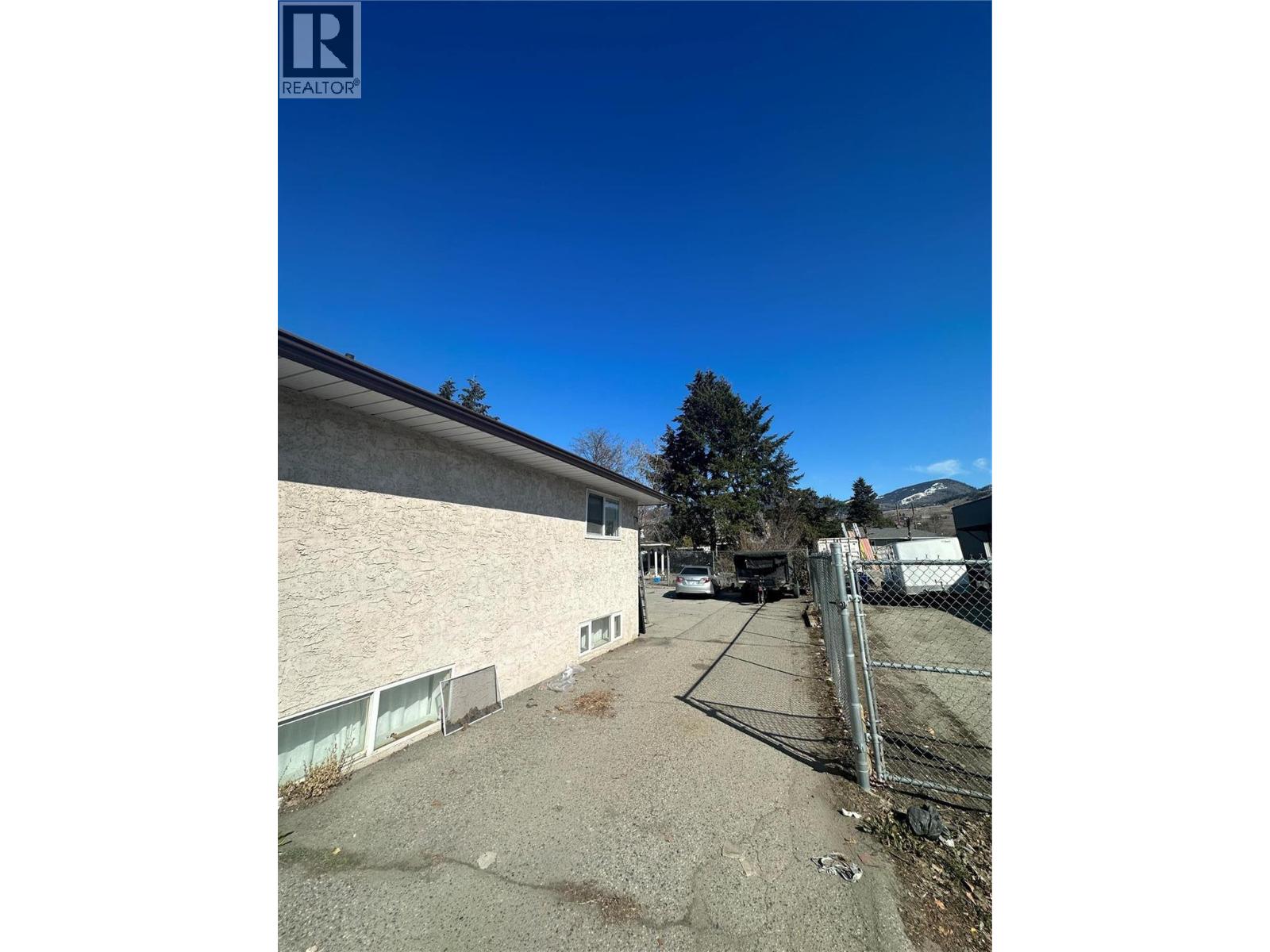 275 Rutland Road N