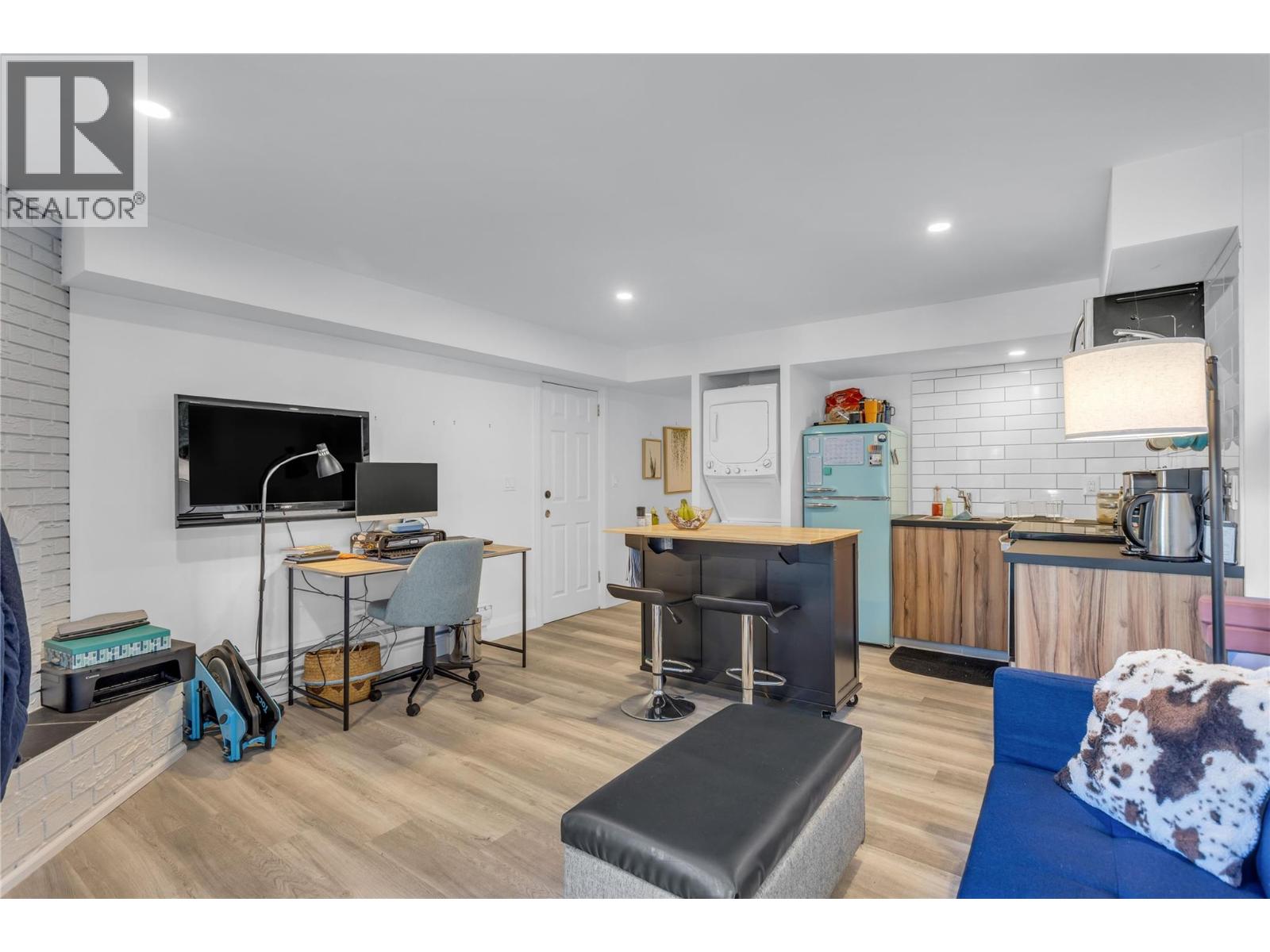 155 Clifton Road N