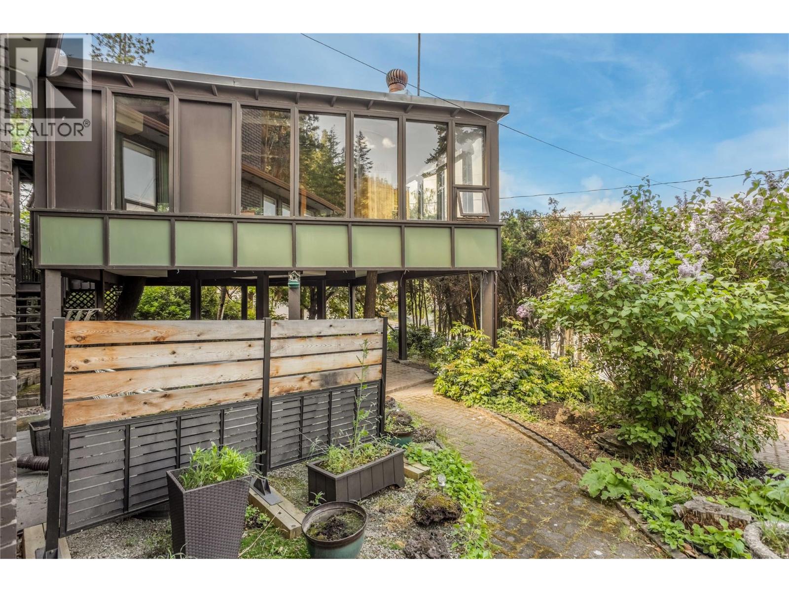 155 Clifton Road N
