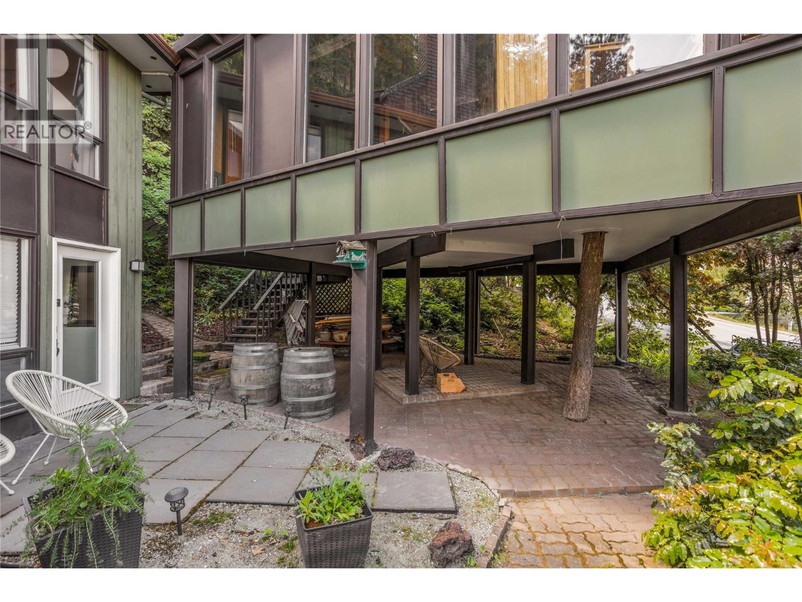 155 Clifton Road N