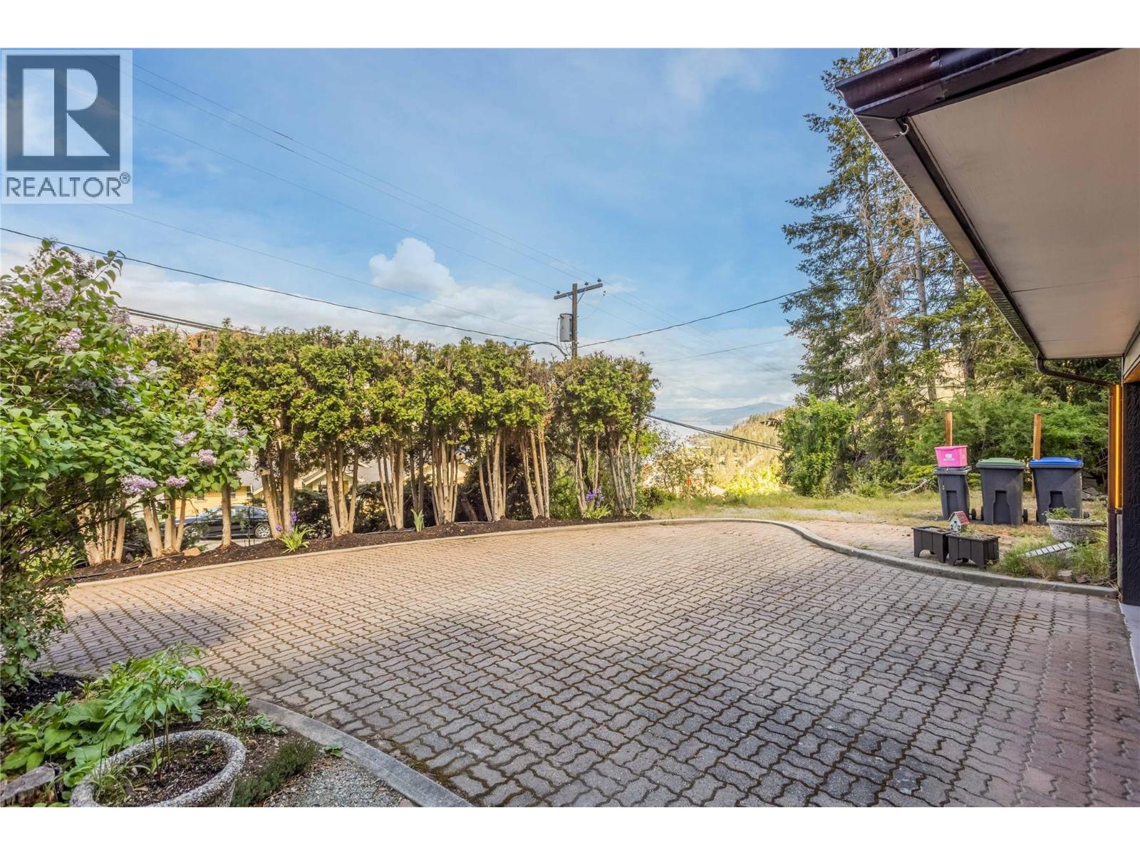 155 Clifton Road N