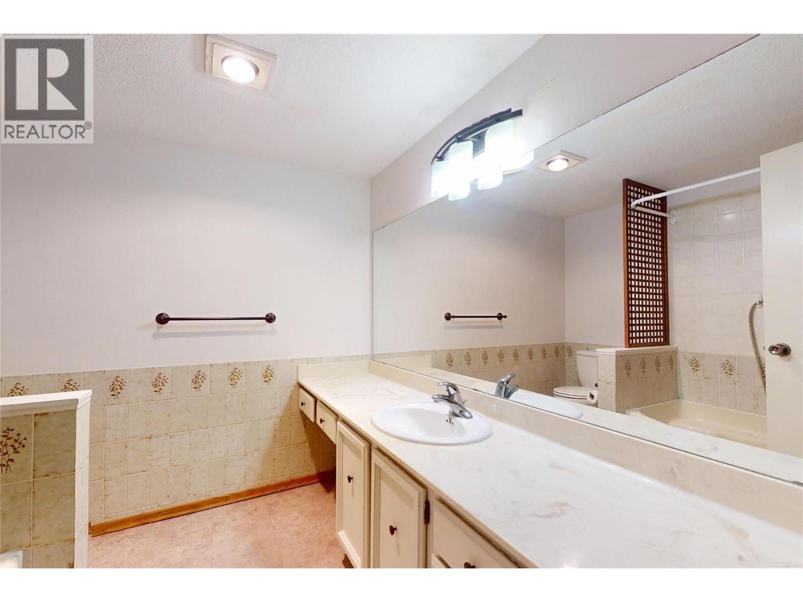 1075 Bernard Avenue Unit# 114