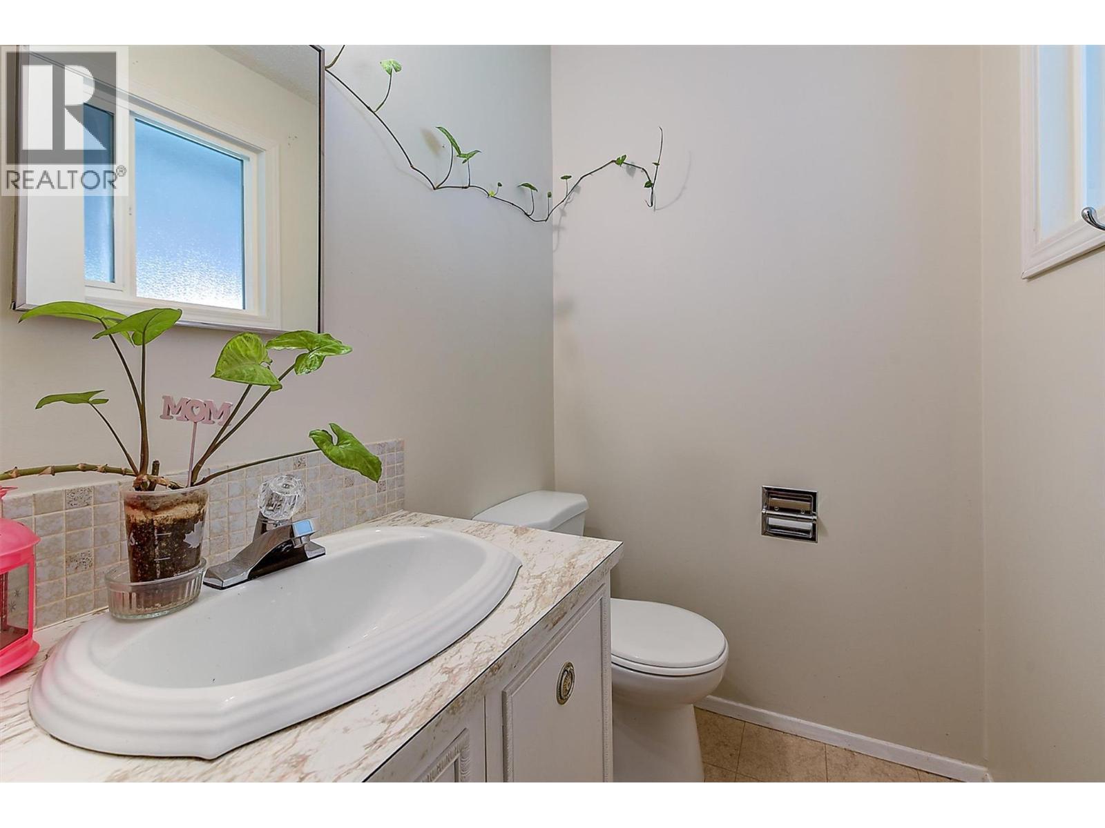 280 HOLBROOK Road W