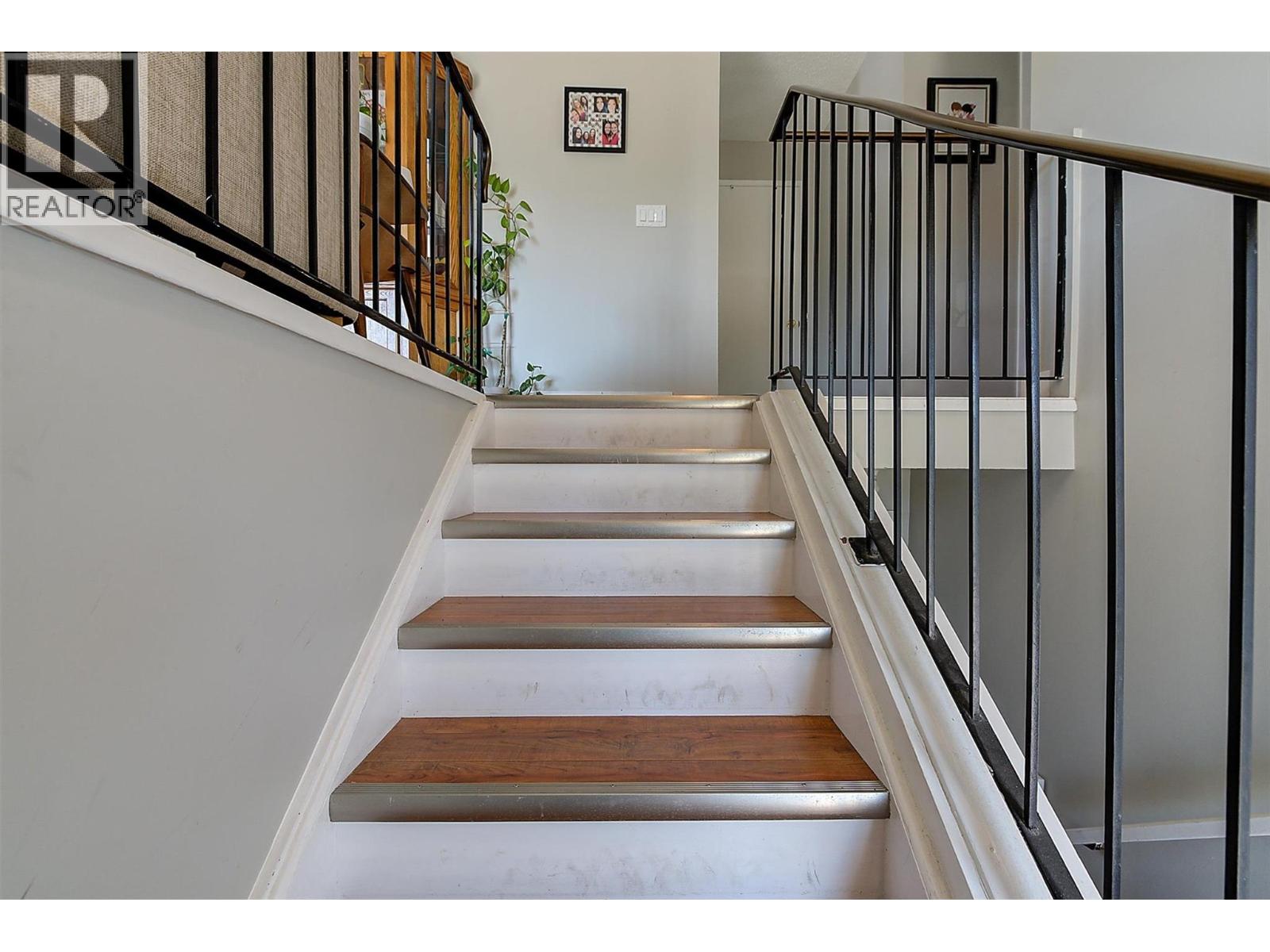 280 HOLBROOK Road W